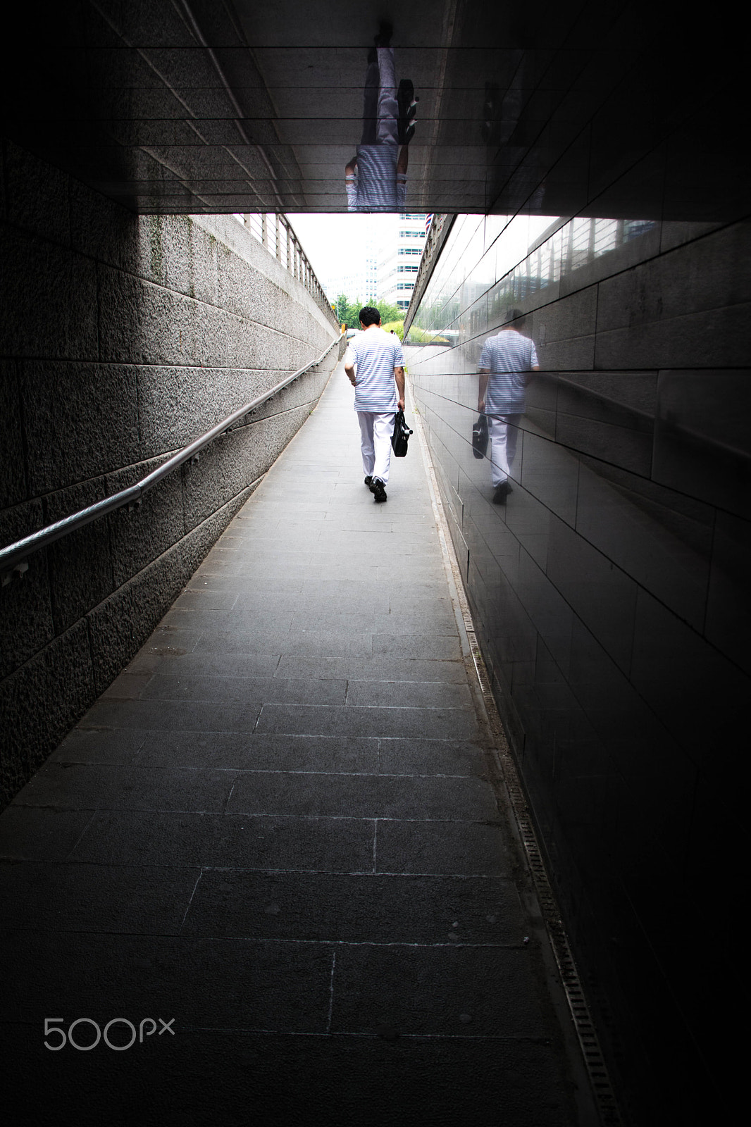 Sigma 17-70mm F2.8-4 DC Macro OS HSM | C sample photo. A man keep walking. photography
