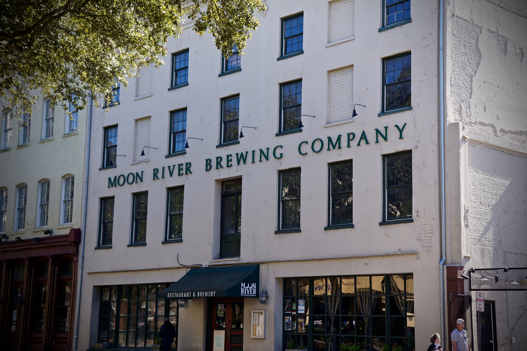 Sony a6000 + Tamron 18-200mm F3.5-6.3 Di III VC sample photo. Moon river brewing co. photography
