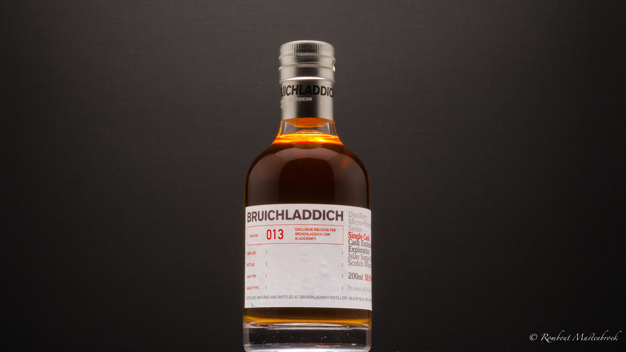 Sigma 17-70mm F2.8-4 DC Macro OS HSM sample photo. Bruichladdich single malt single cask whisky photography