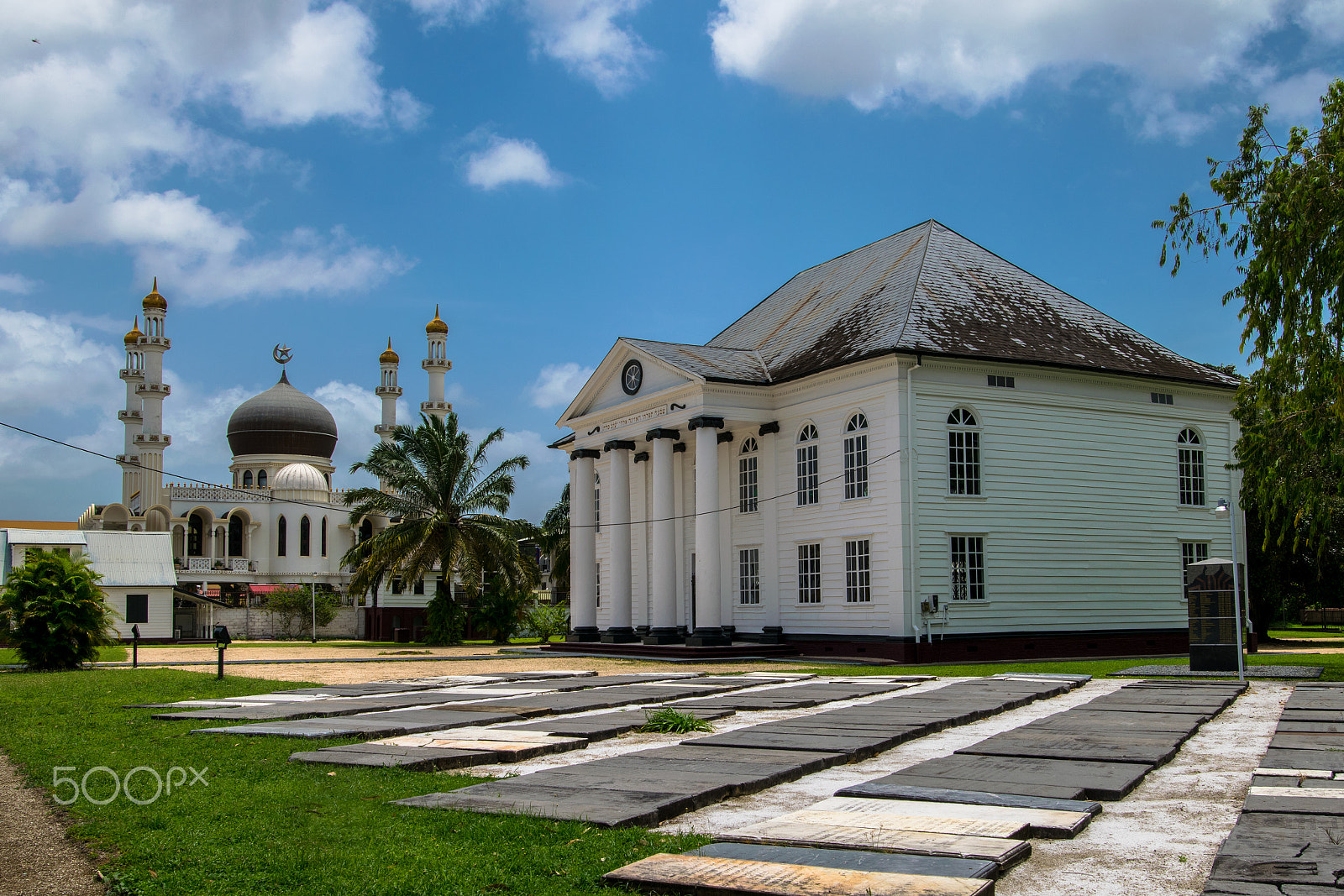 Nikon D5300 + Nikon AF-S Nikkor 20mm F1.8G ED sample photo. Mosque meeting synagoge photography