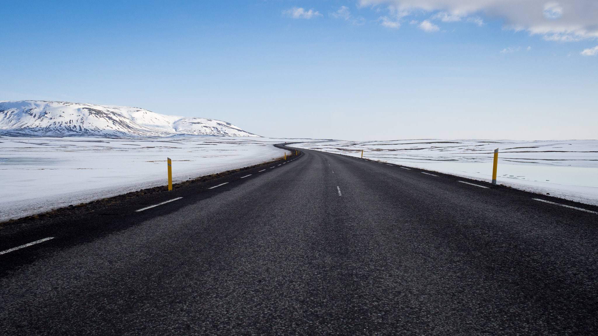 Olympus OM-D E-M10 + Olympus M.Zuiko Digital 17mm F1.8 sample photo. Open road, iceland photography