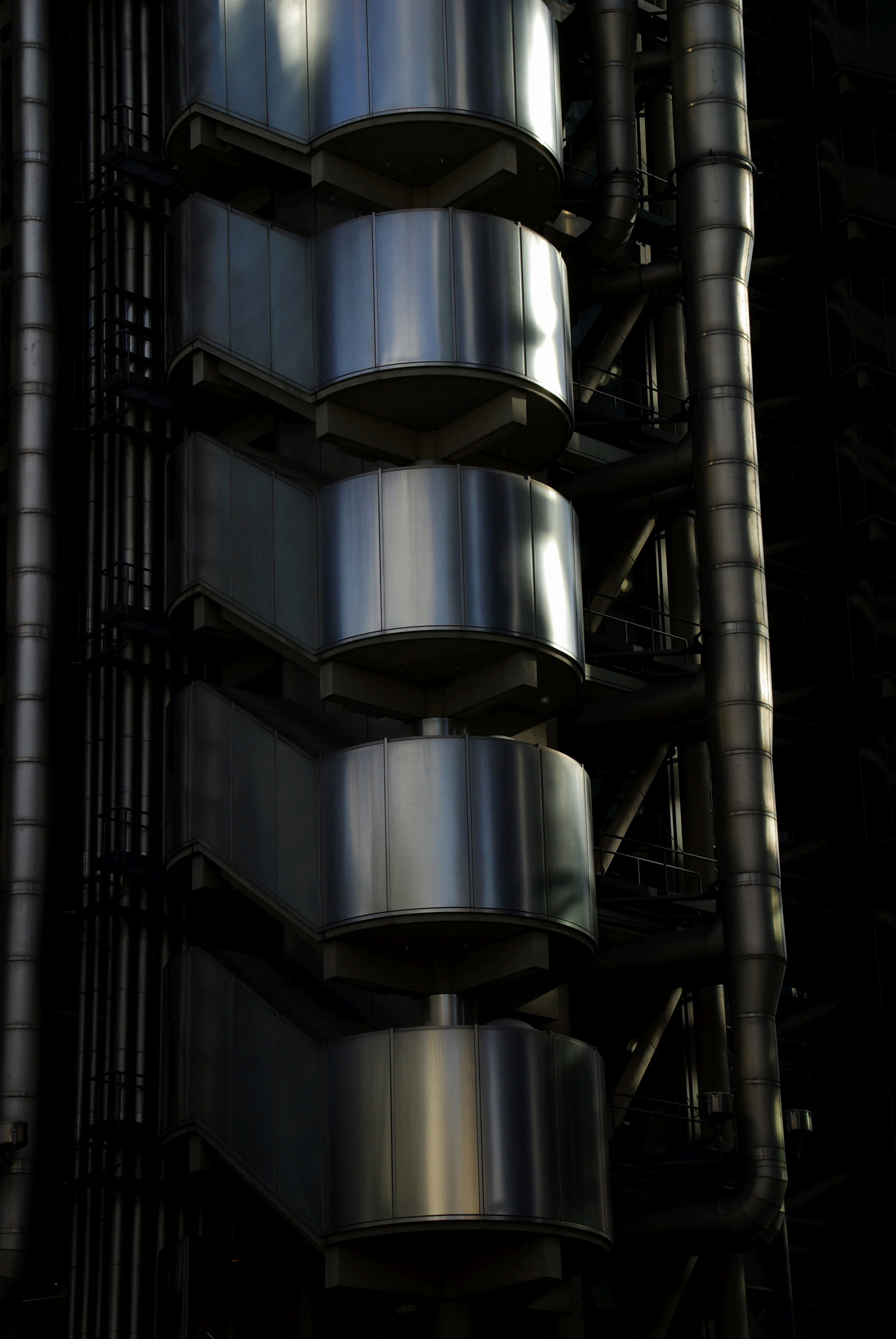 Tamron AF 18-200mm F3.5-6.3 XR Di II LD Aspherical (IF) Macro sample photo. Steel spine photography