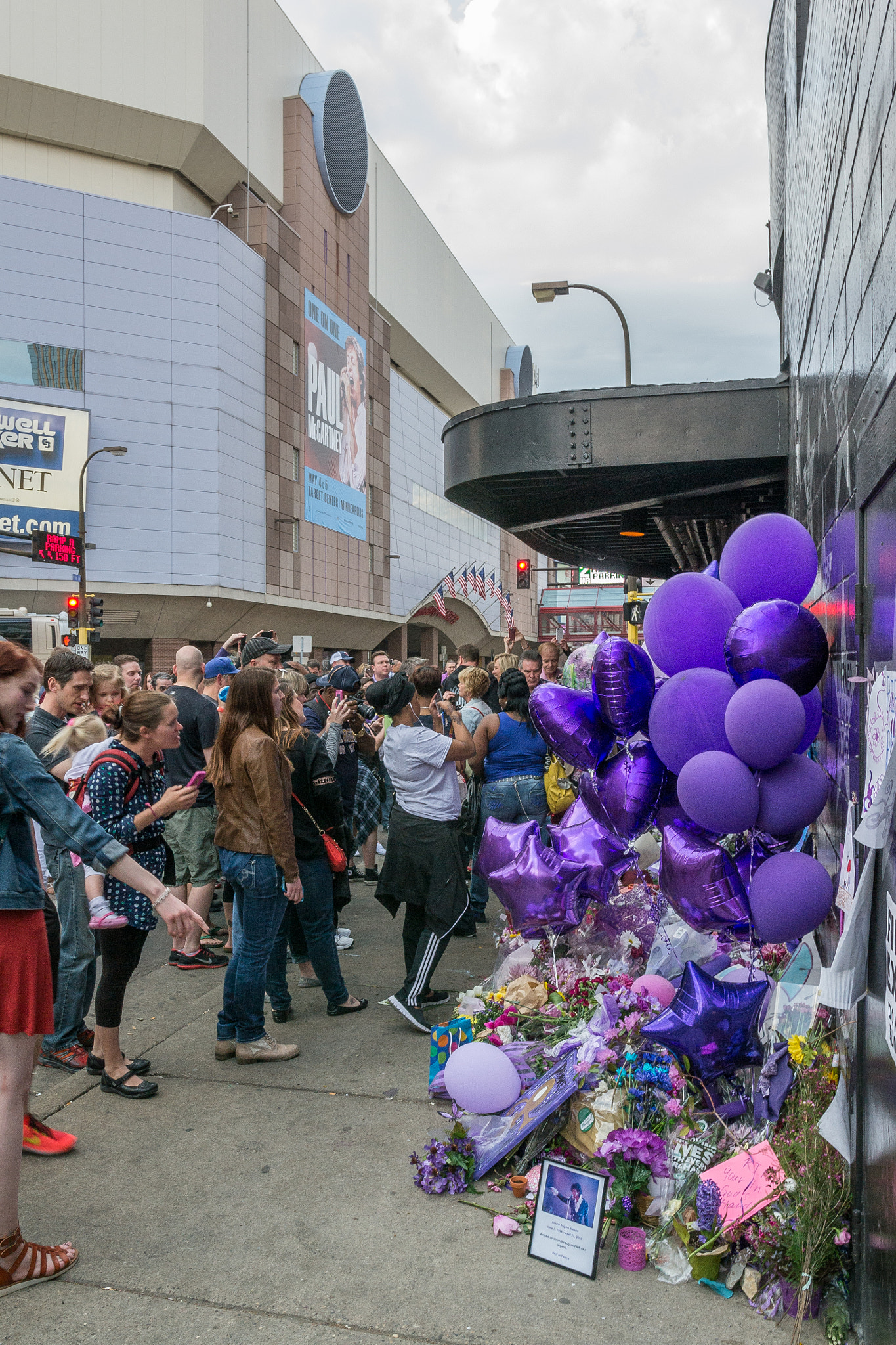 Nikon D3100 + Sigma 18-35mm F1.8 DC HSM Art sample photo. Remembering prince photography