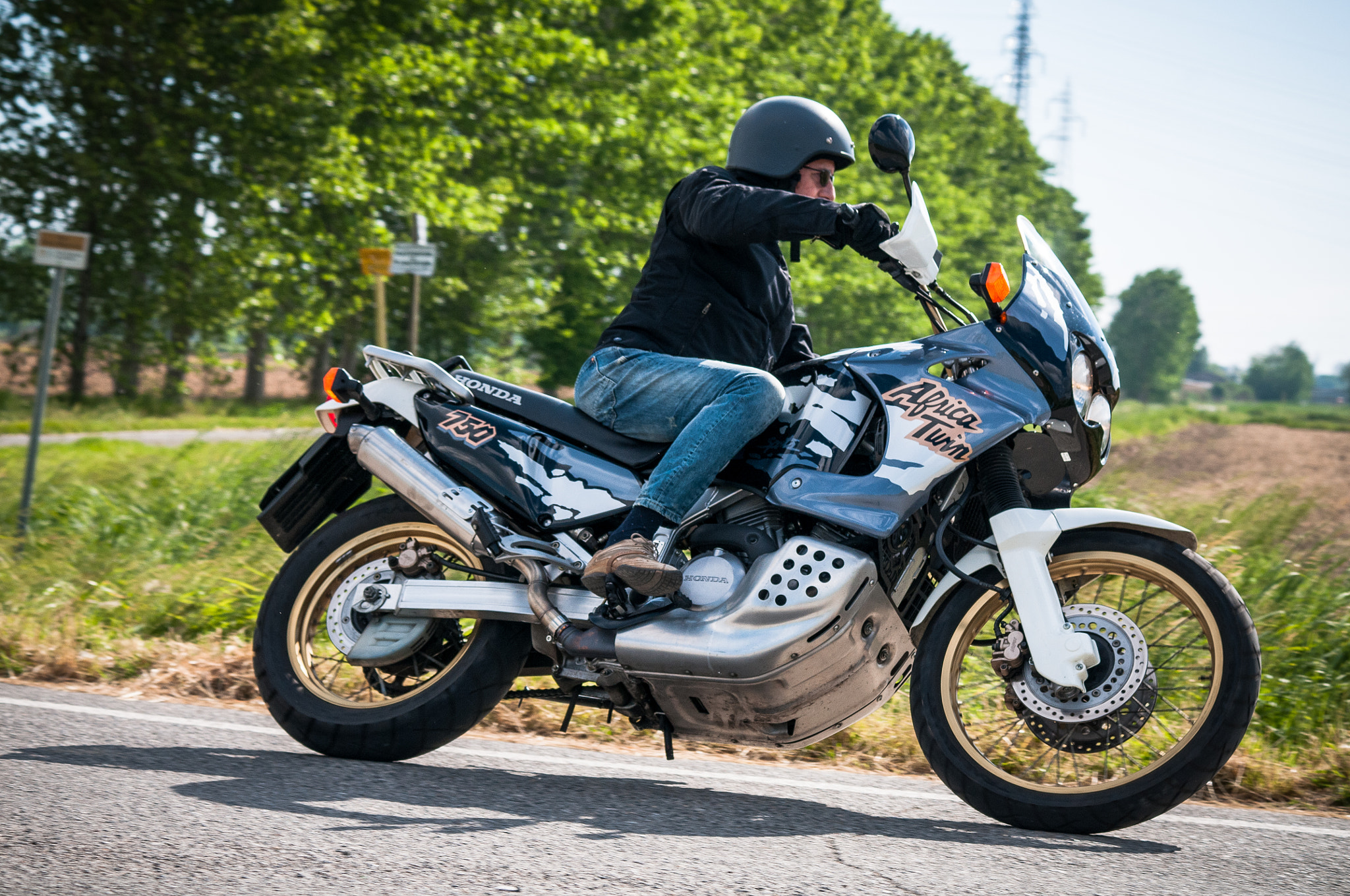 Sigma 50-150mm F2.8 EX APO DC HSM II sample photo. Honda - africa twin 750 (xrv750) photography