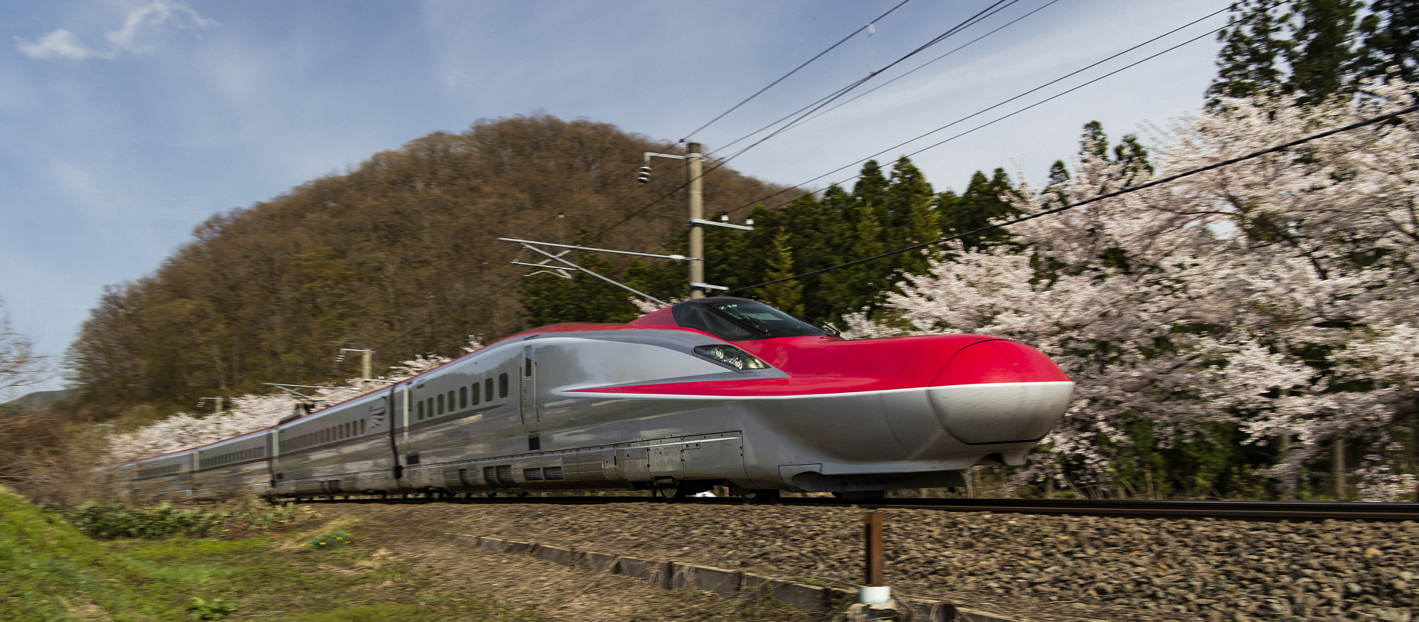 Nikon AF-S Nikkor 24-70mm F2.8E ED VR sample photo. Spring image (akita shinkansen) photography