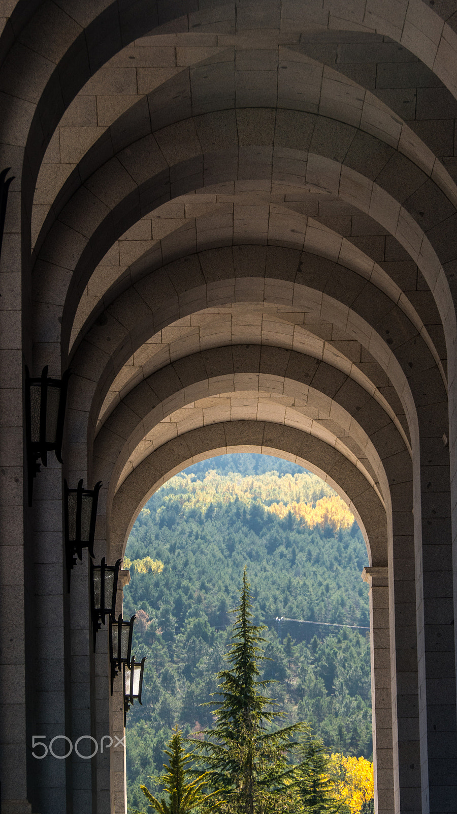 Panasonic Lumix DMC-GH4 sample photo. Arched window photography