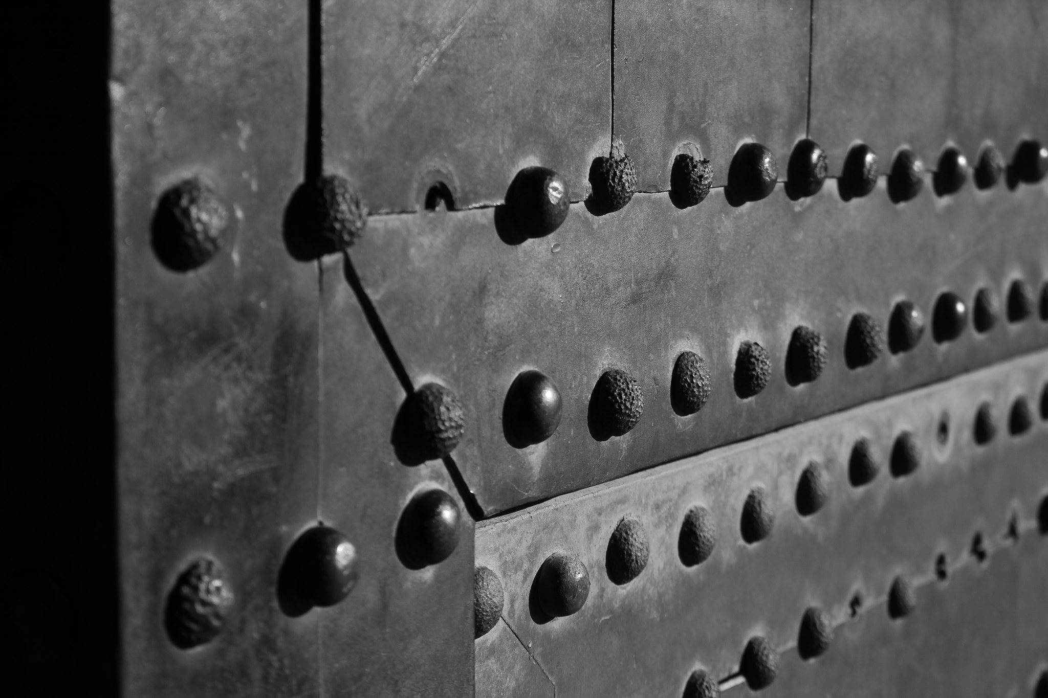 Canon EOS 550D (EOS Rebel T2i / EOS Kiss X4) sample photo. Castle doors photography