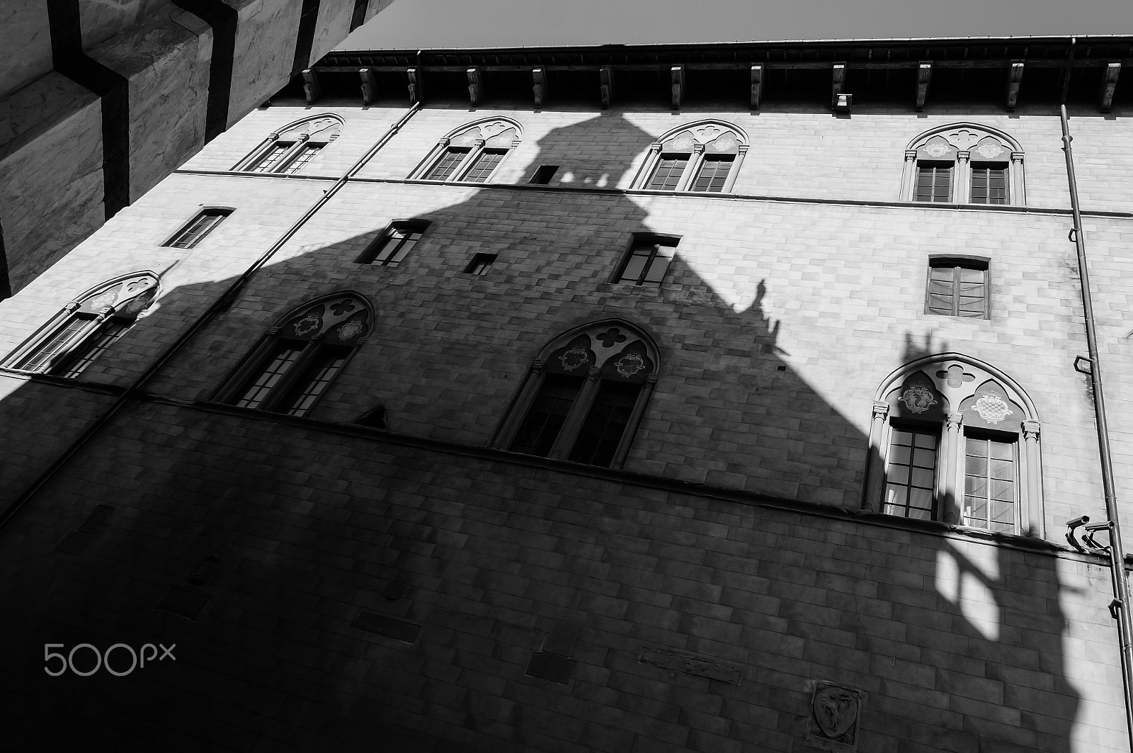 Sony E 18-200mm F3.5-6.3 OSS sample photo. Baptistery shadow on justice palace.. photography