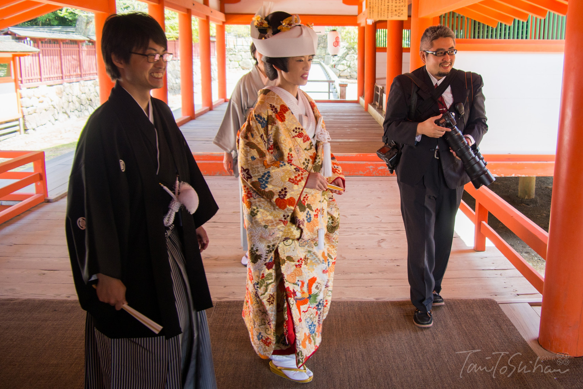 Olympus OM-D E-M5 sample photo. Japanese wedding at itsukushima shrine photography