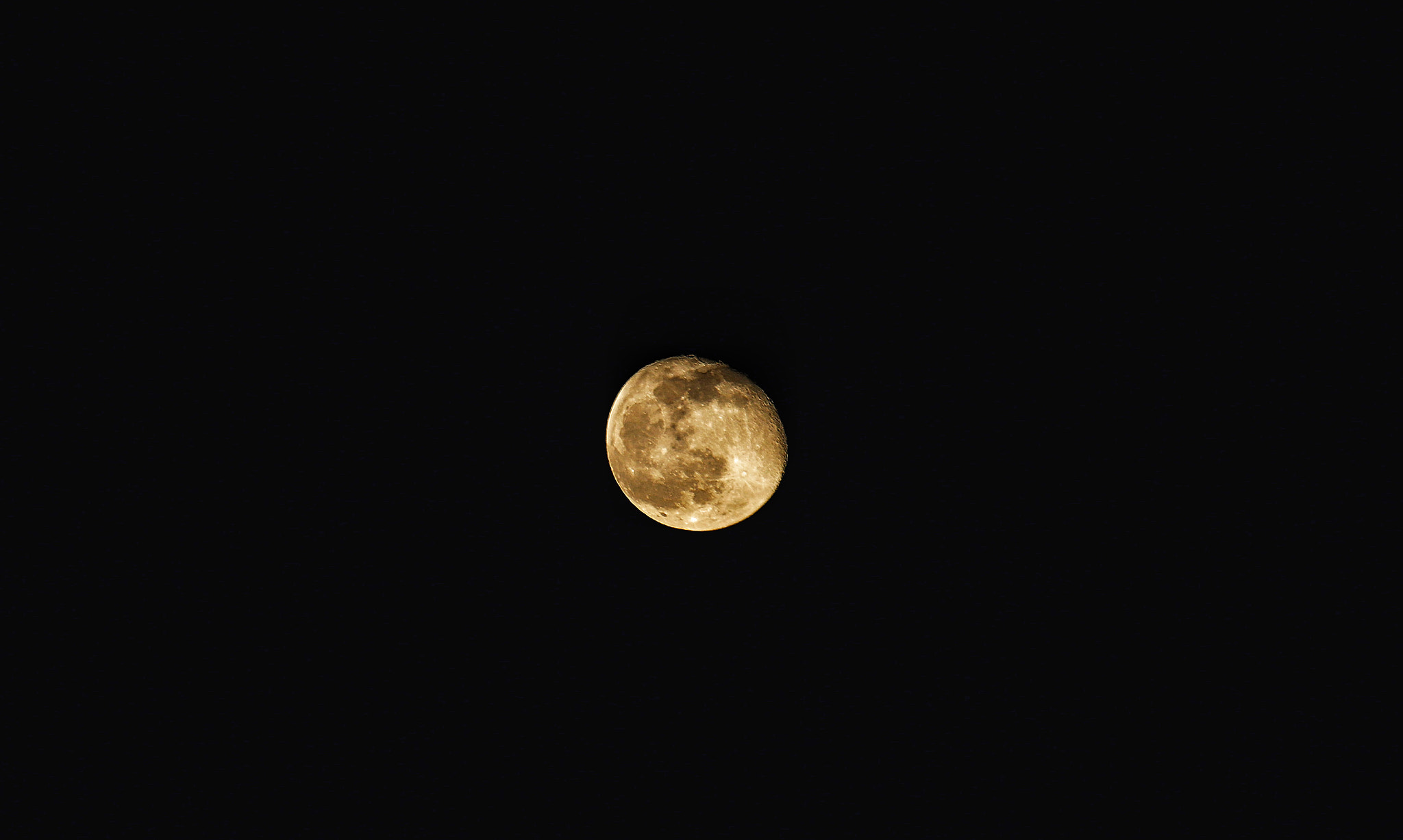 Canon EOS 650D (EOS Rebel T4i / EOS Kiss X6i) + Canon 70-300mm sample photo. Talking to the moon photography