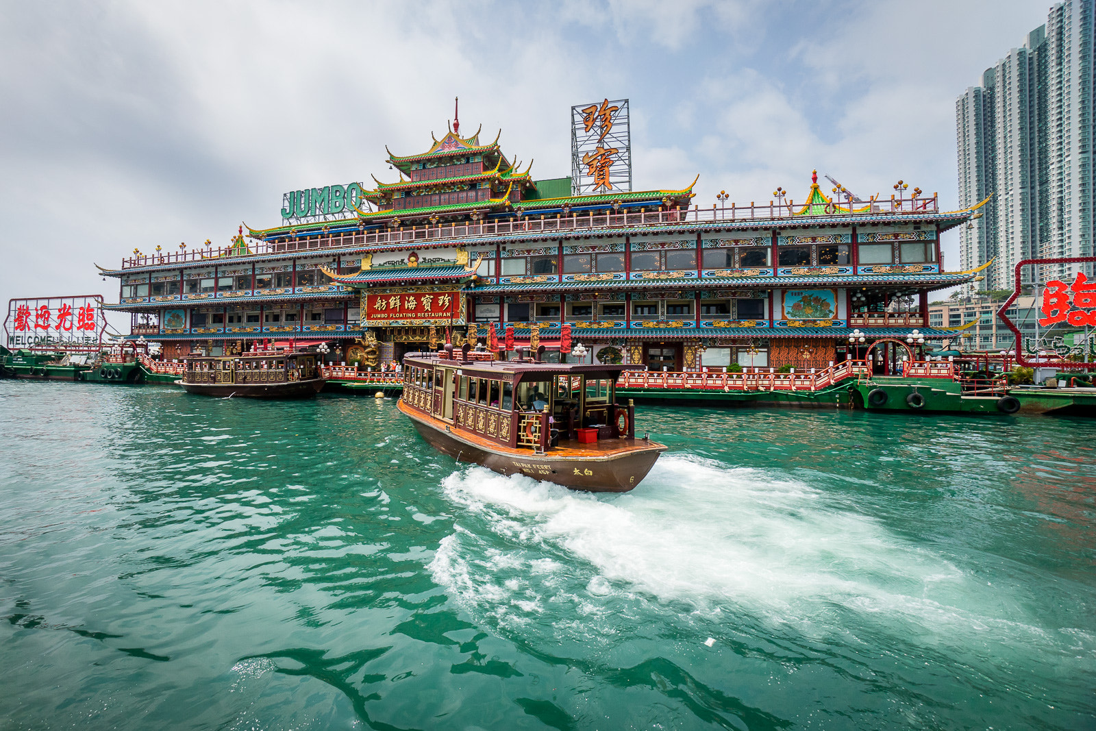 Sony E 10-18mm F4 OSS sample photo. Jumbo floating restaurant, hong kong photography