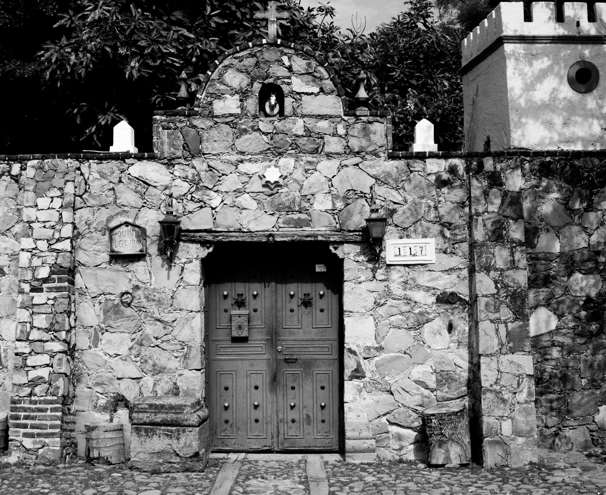 Nikon 1 V1 + Nikon 1 Nikkor 18.5mm F1.8 sample photo. Stone wall with door, ajijic, mexico photography