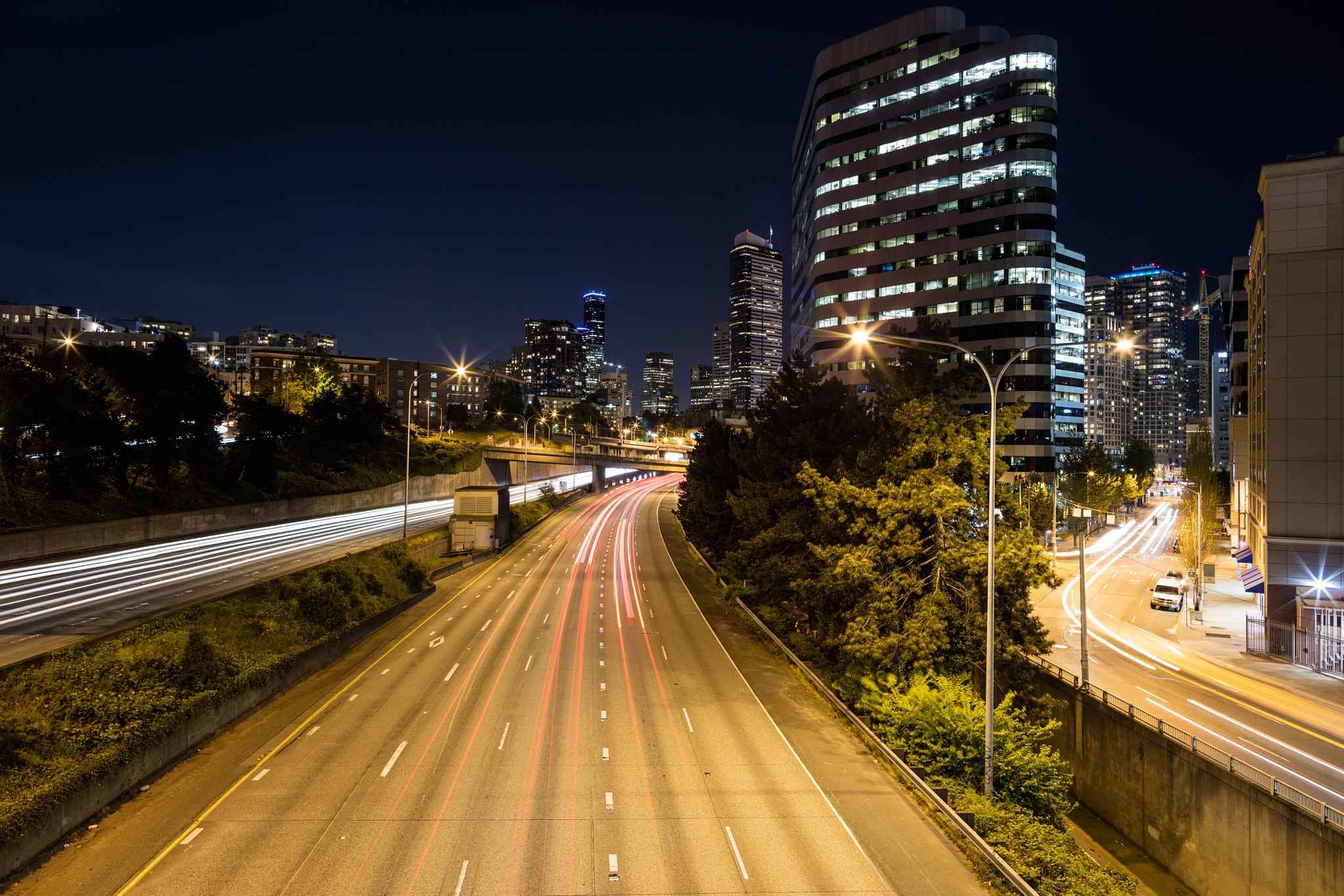 Canon EF 24mm F1.4L II USM sample photo. Uptown or downtown photography