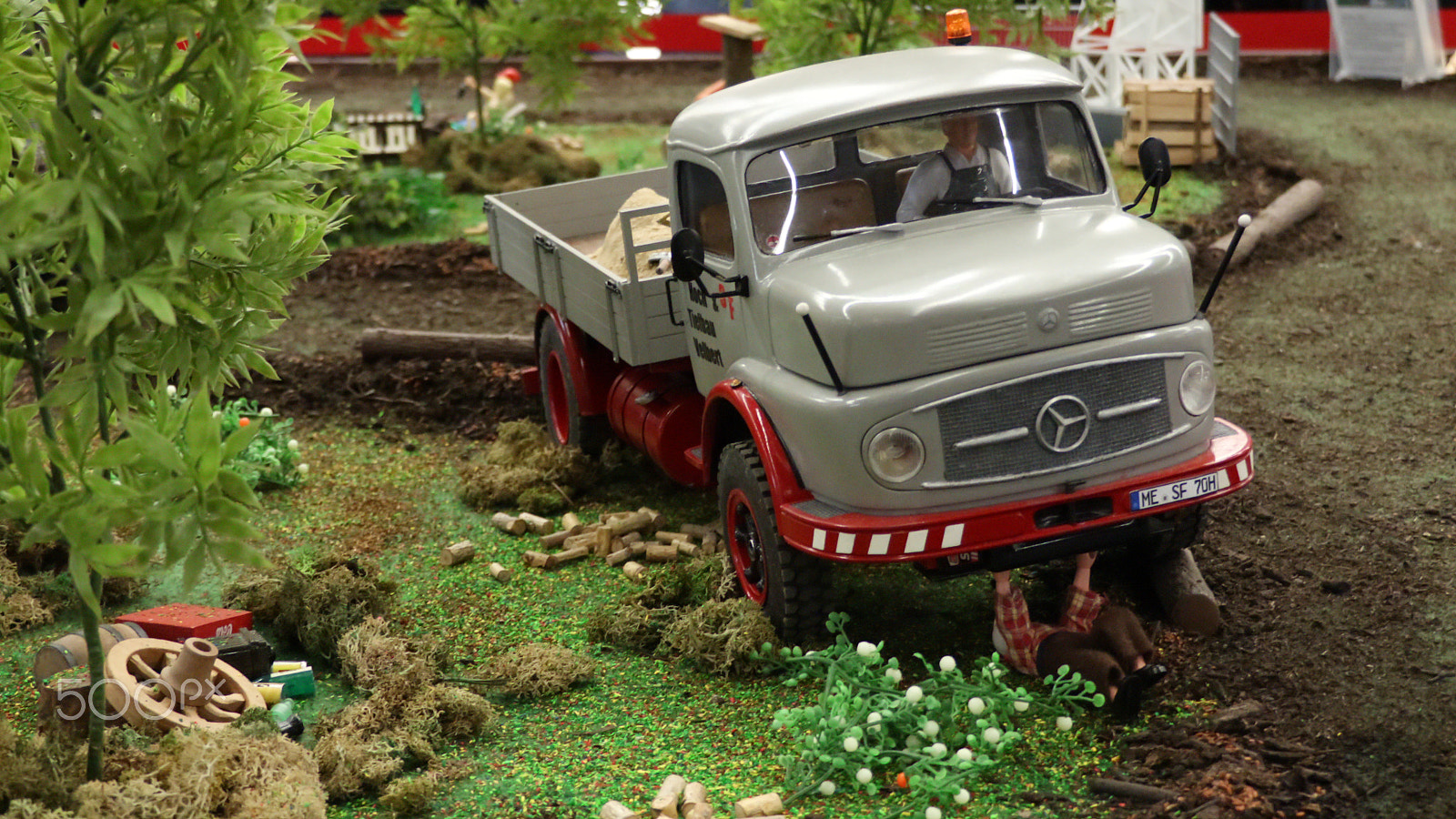Canon XC10 sample photo. Mercedes benz truck photography