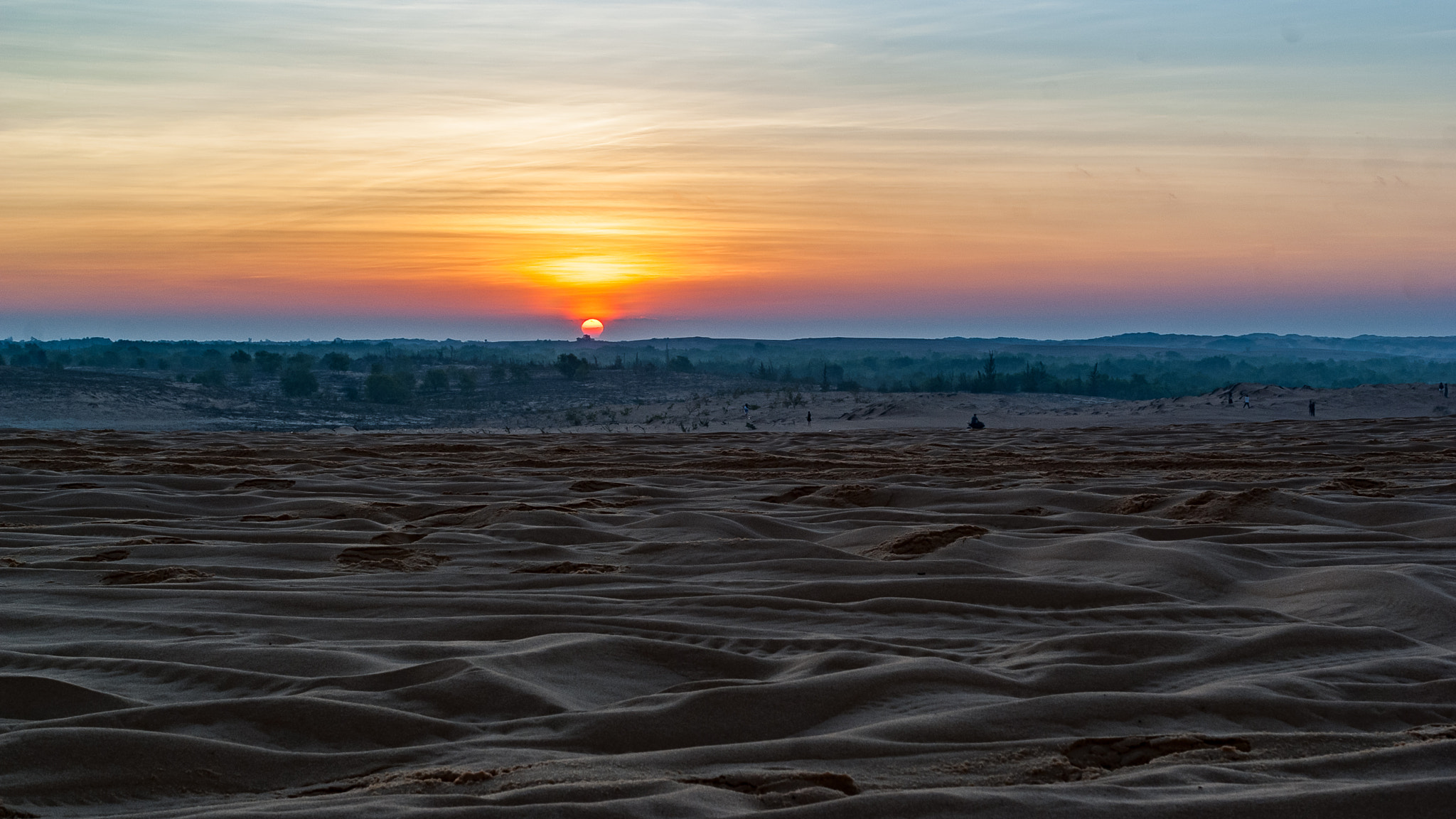 Sony Alpha DSLR-A330 + Sony DT 35mm F1.8 SAM sample photo. Sunrise in the desert photography