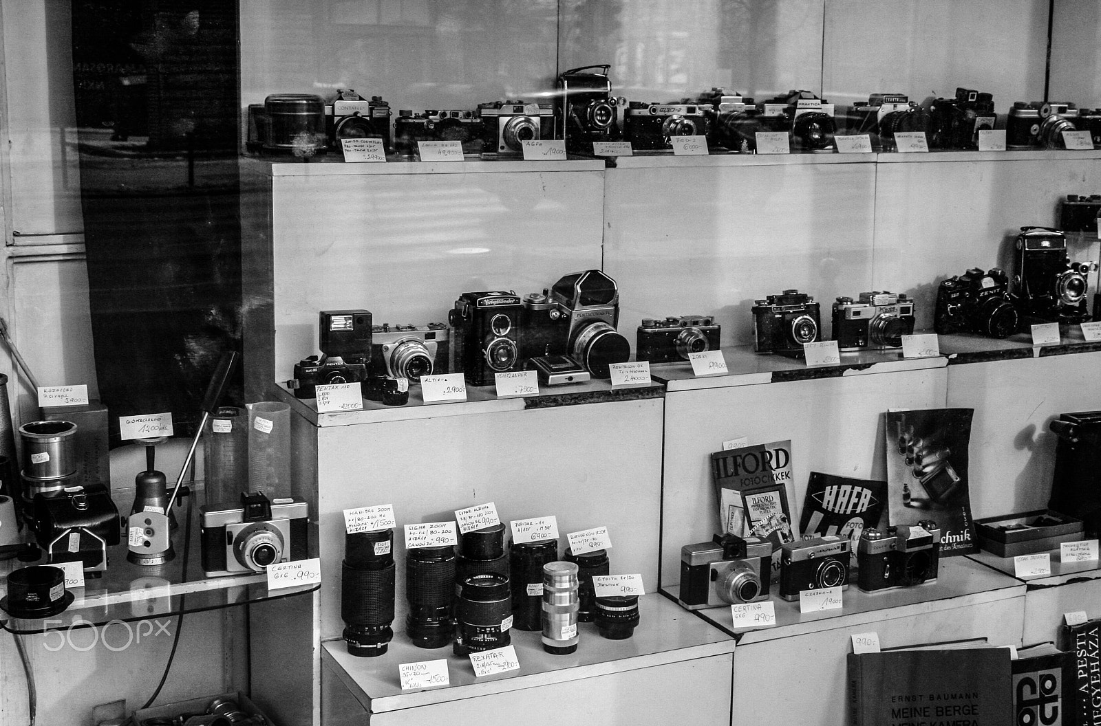 Canon EF 50mm f/1.8 sample photo. Old cameras photography