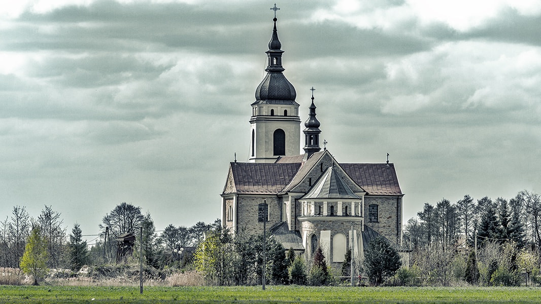 Canon EOS 60D + Canon EF 135mm F2L USM sample photo. Church in sady-kolonia, poland photography