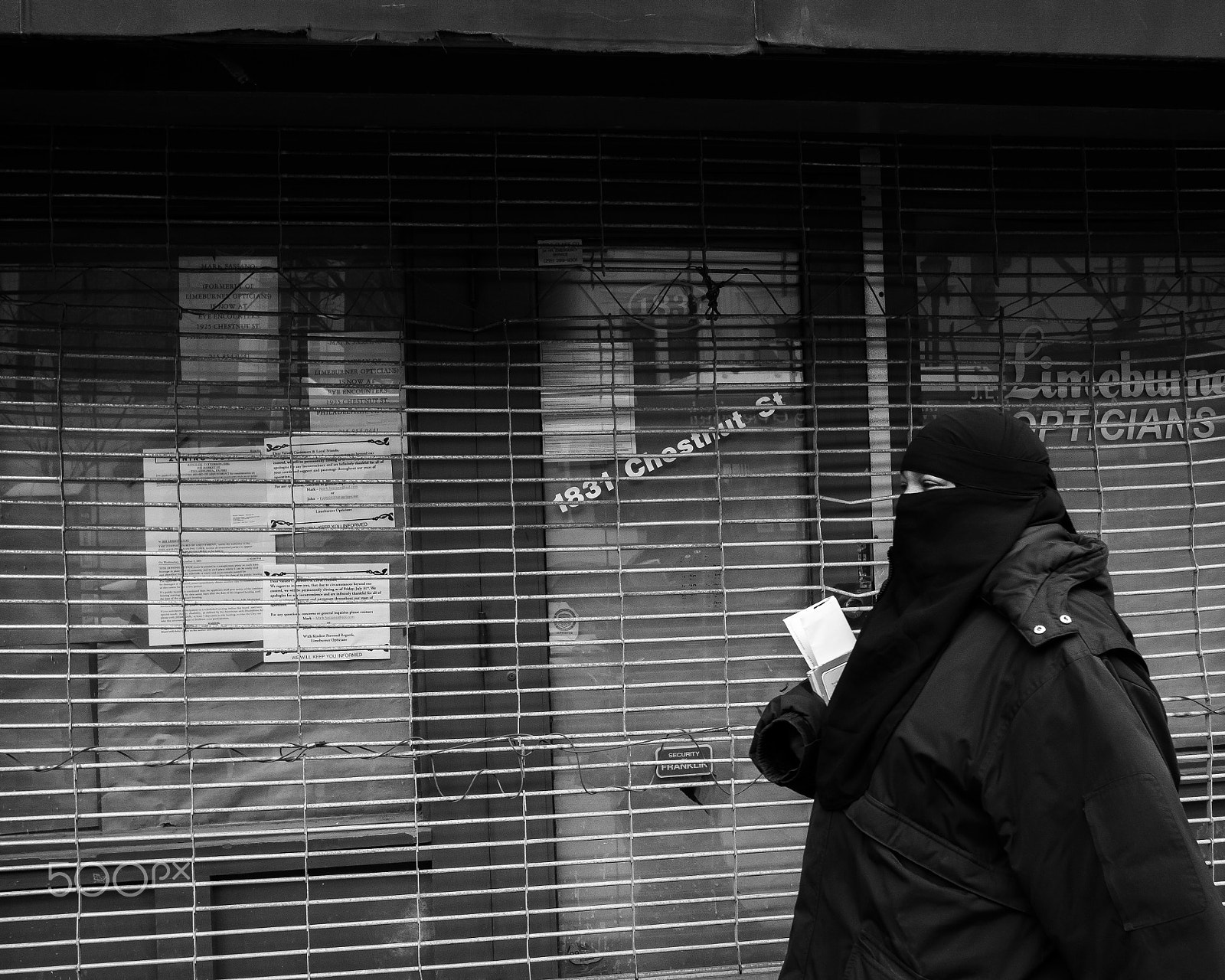 Panasonic Lumix DMC-GX8 + Panasonic Lumix G 14mm F2.5 ASPH sample photo. Niquab wearer on chestnut street, 2016 photography