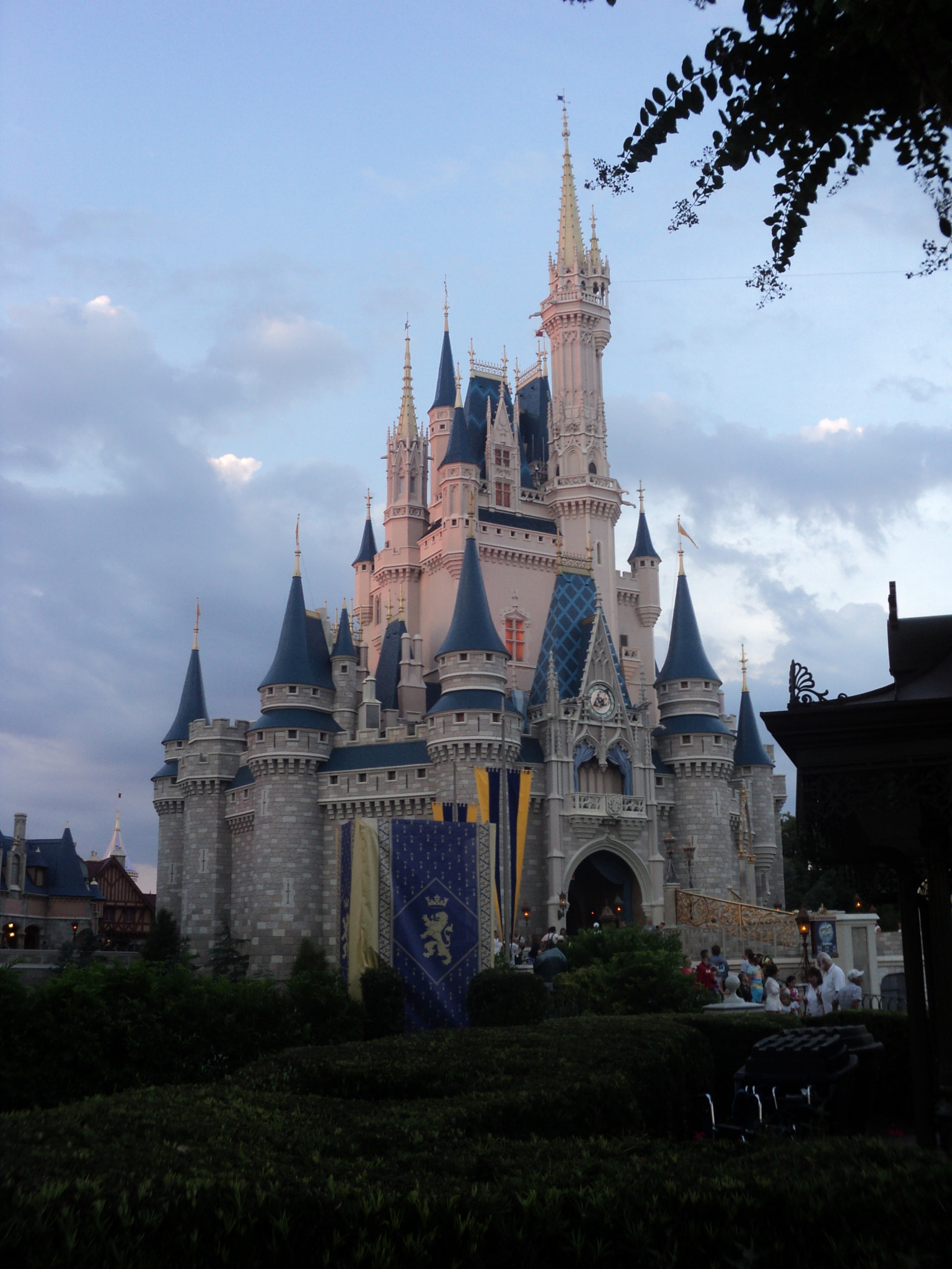 Sony DSC-S2000 sample photo. Magic kingdom, orlando photography