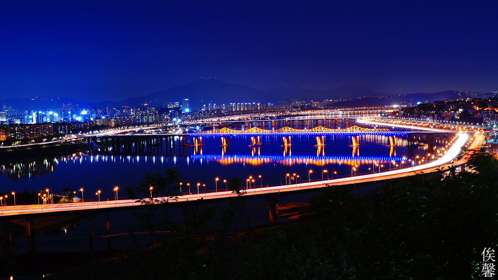 Sony SLT-A58 + Sony DT 30mm F2.8 Macro SAM sample photo. Night river photography