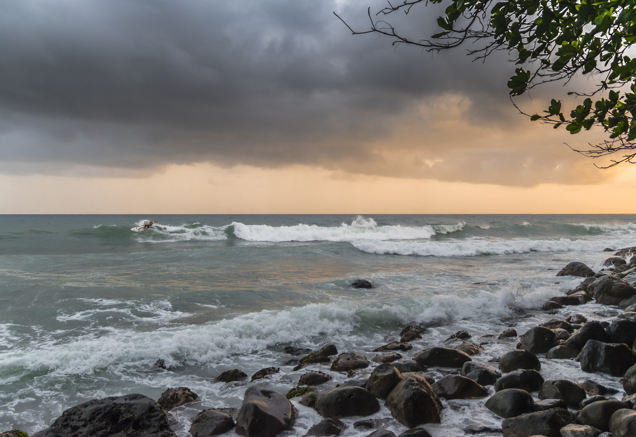 Nikon D5300 + Sigma 17-70mm F2.8-4 DC Macro OS HSM | C sample photo. Training at sunrise photography