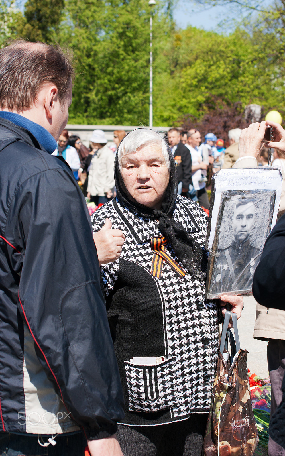 Sigma 50-200mm F4-5.6 DC OS HSM sample photo. Veteran woman with portrait her husband photography