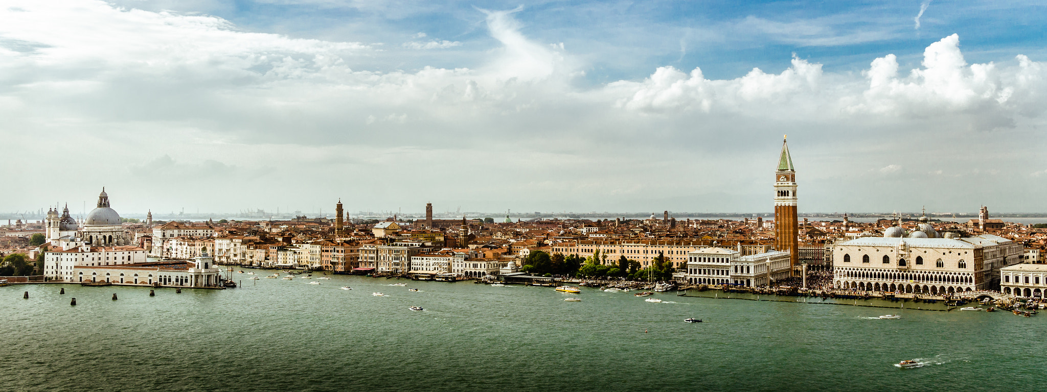 Sony Alpha a5000 (ILCE 5000) + Sigma 19mm F2.8 EX DN sample photo. Venice panorama photography