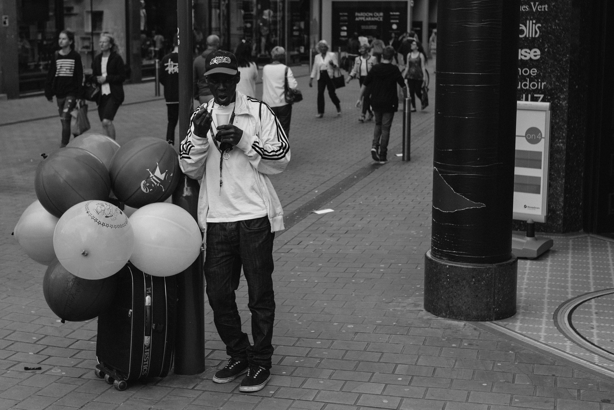 Sigma 30mm F1.4 EX DC HSM sample photo. Balloons photography