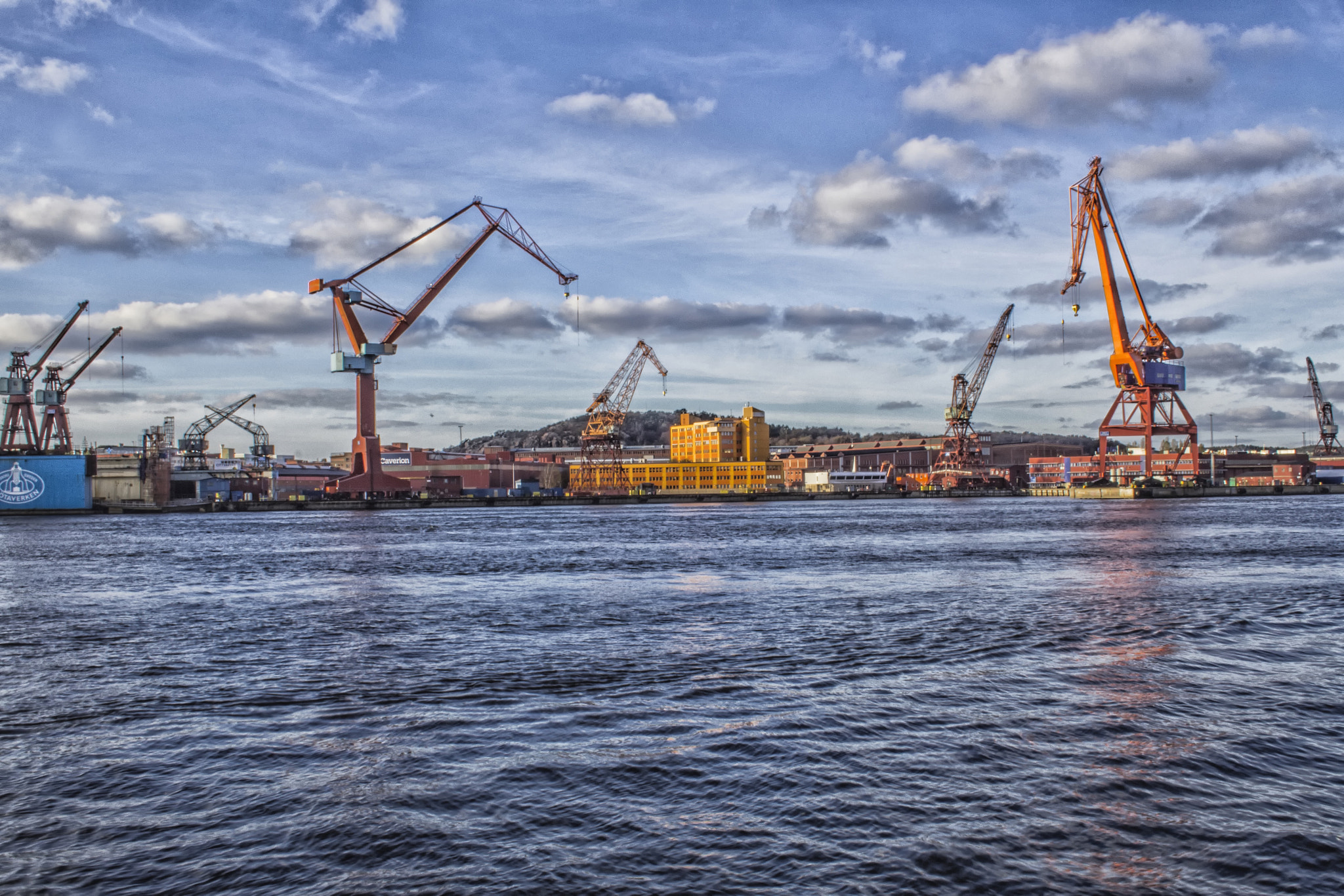 Canon EF-S 18-55mm F3.5-5.6 sample photo. The hands of gothenburg photography