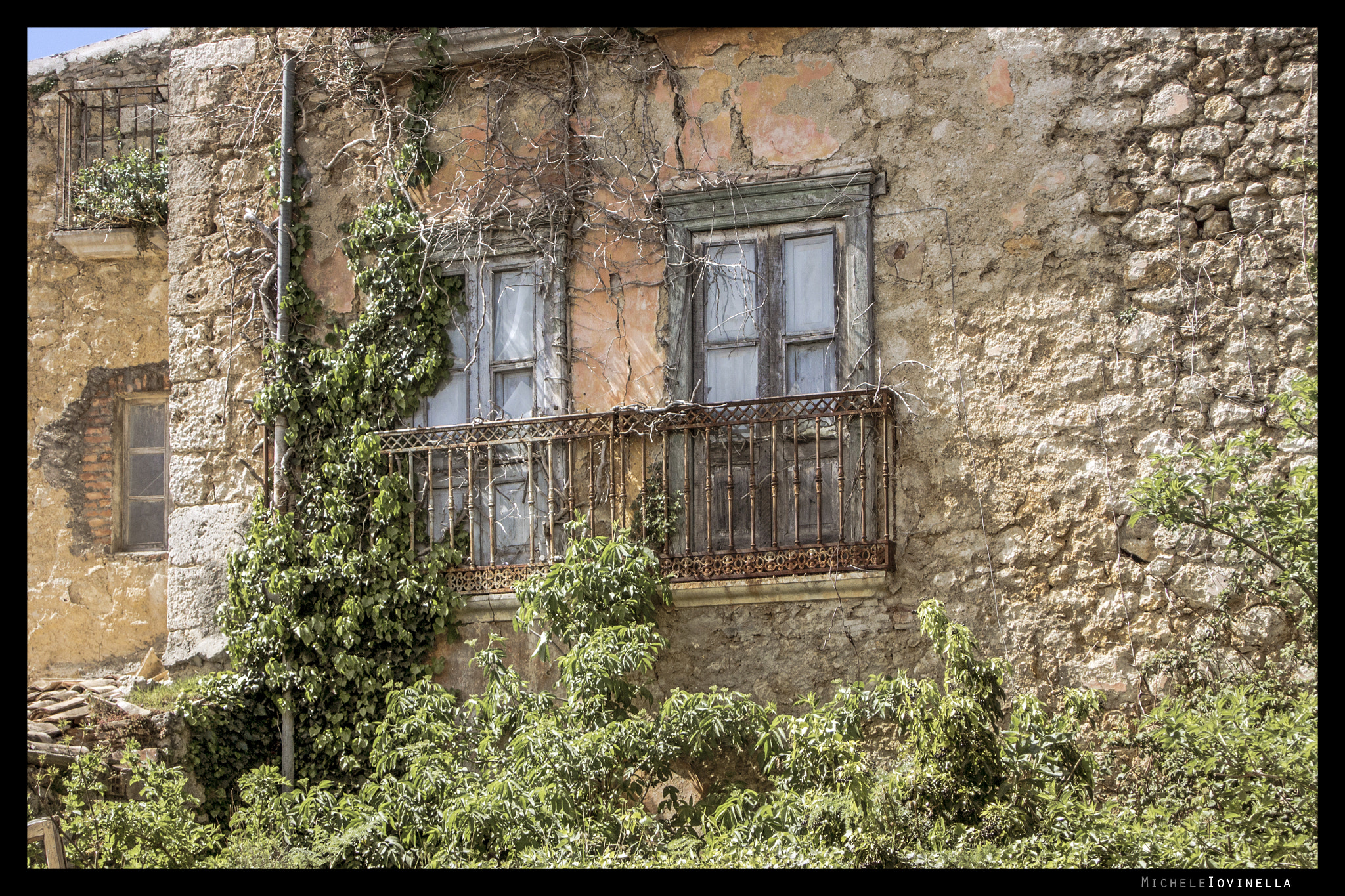 Nikon 1 J3 sample photo. Lonely house photography