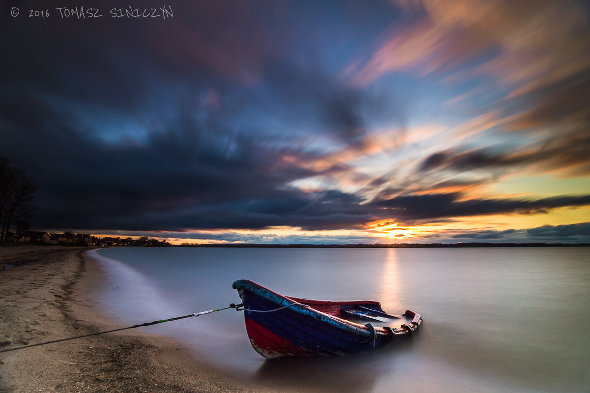 Samsung NX11 + Samsung NX 12-24mm F4-5.6 ED sample photo. Boat photography