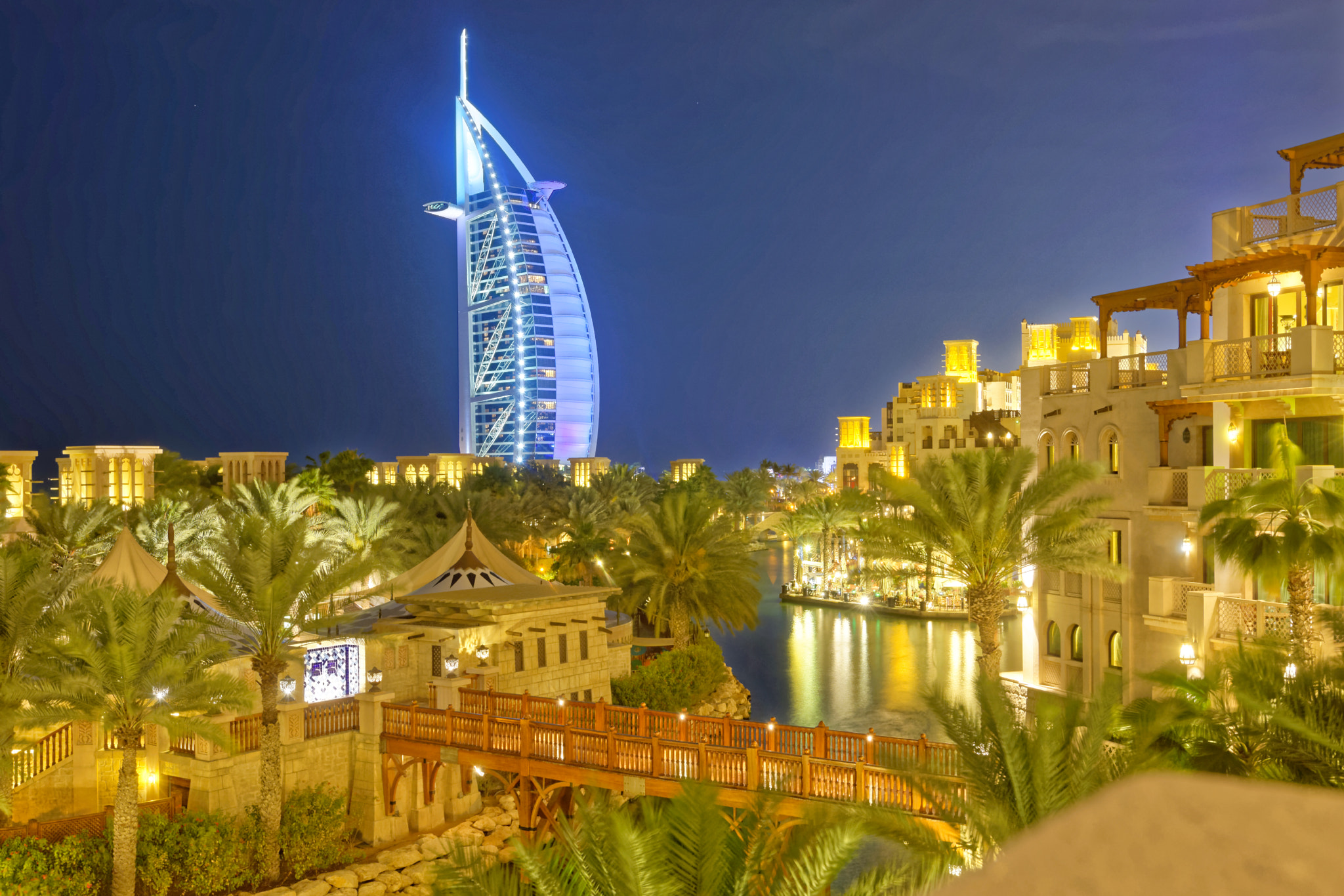 Nikon AF-S Nikkor 16-35mm F4G ED VR sample photo. Burj al arab by night photography