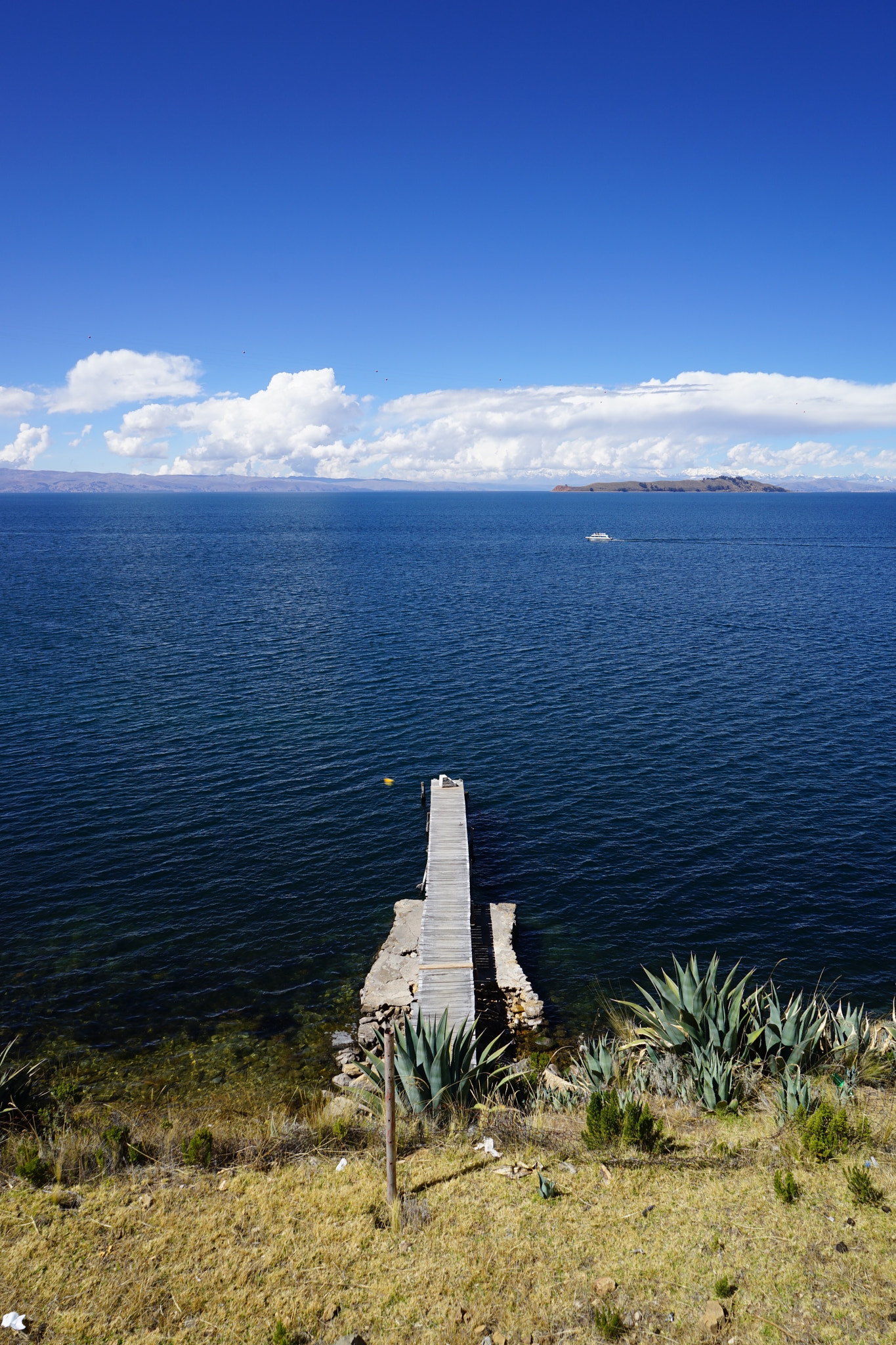 Sony Vario Tessar T* FE 24-70mm F4 ZA OSS sample photo. Stunning titicaca lake photography