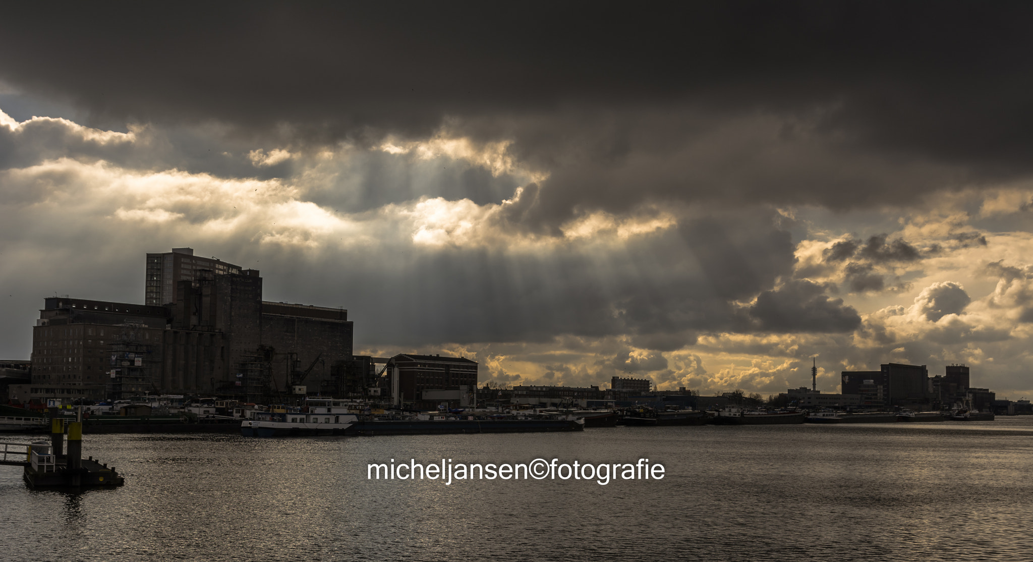 Nikon D5200 + Sigma 17-70mm F2.8-4 DC Macro OS HSM | C sample photo. Rotterdam photography