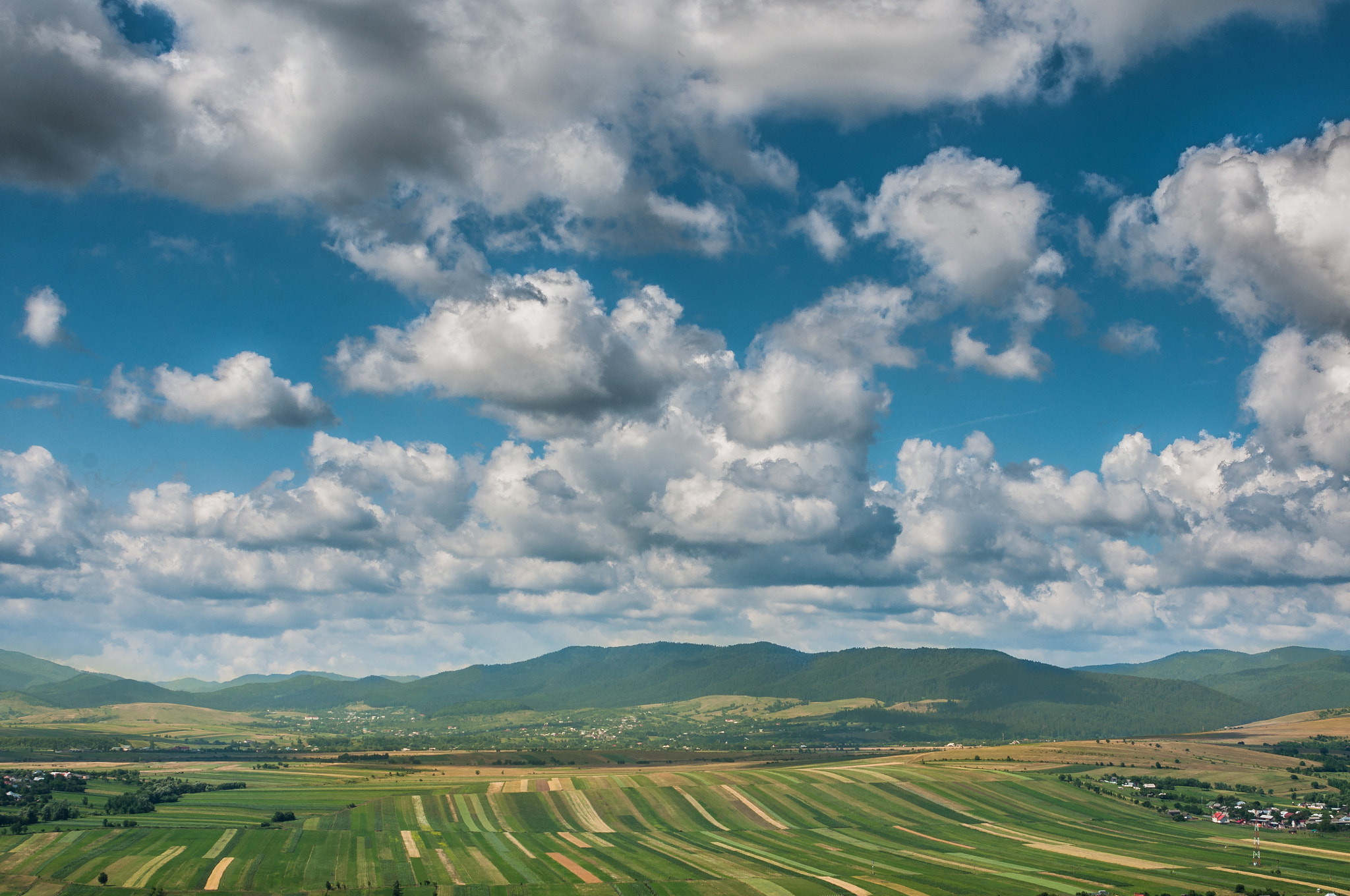 Nikon D90 + AF Zoom-Nikkor 35-105mm f/3.5-4.5 sample photo. Romanian landscape photography