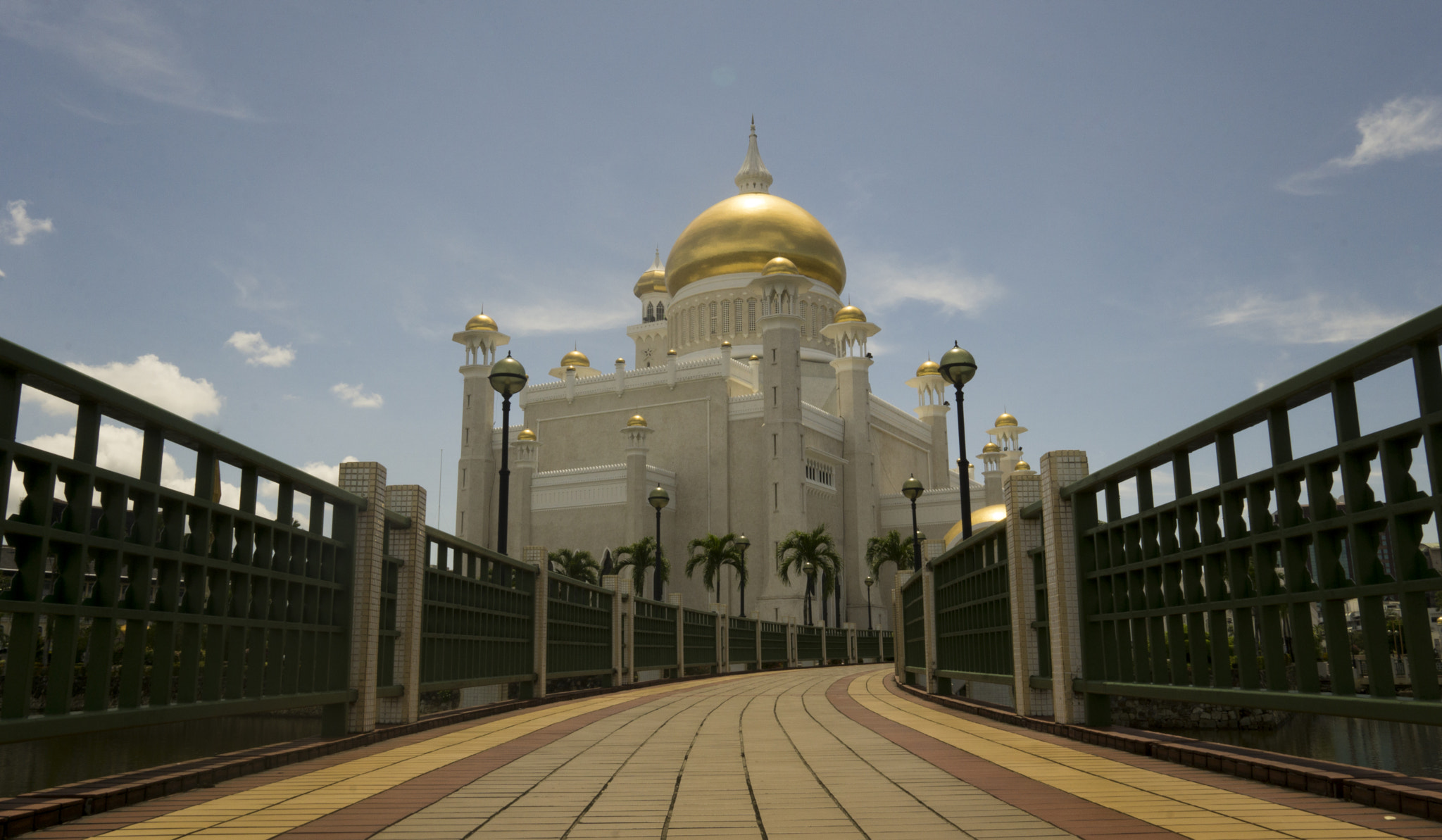 Sony a5100 + Sigma 19mm F2.8 EX DN sample photo. Soas mosque, brunei photography