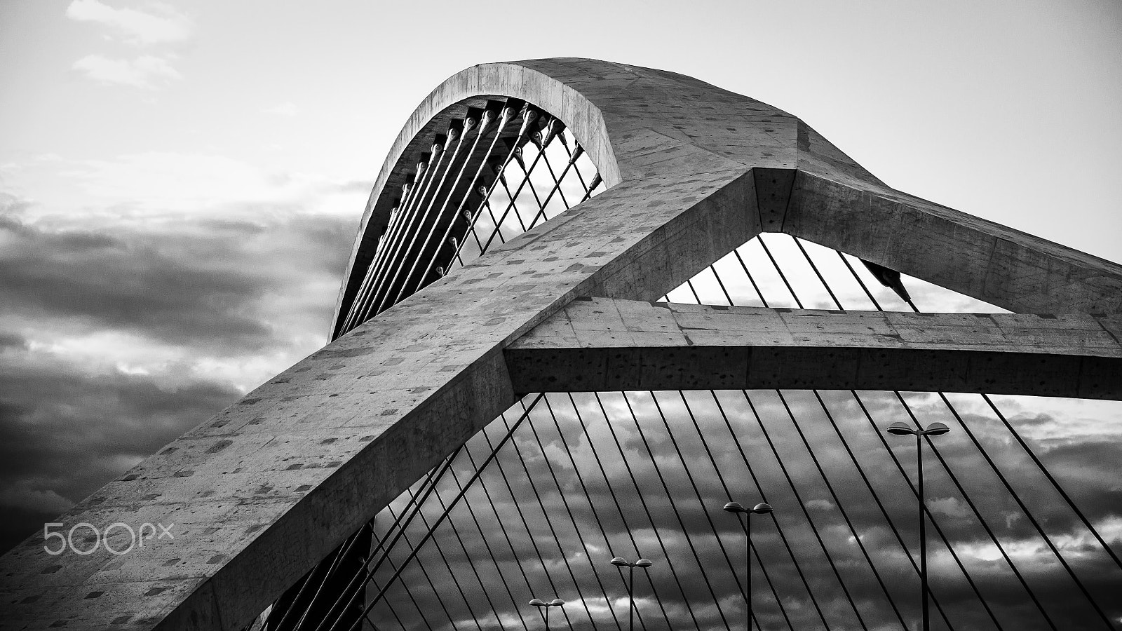 Nikon D5100 + Sigma 17-70mm F2.8-4 DC Macro OS HSM | C sample photo. Millennium bridge (zaragoza/b/n) photography