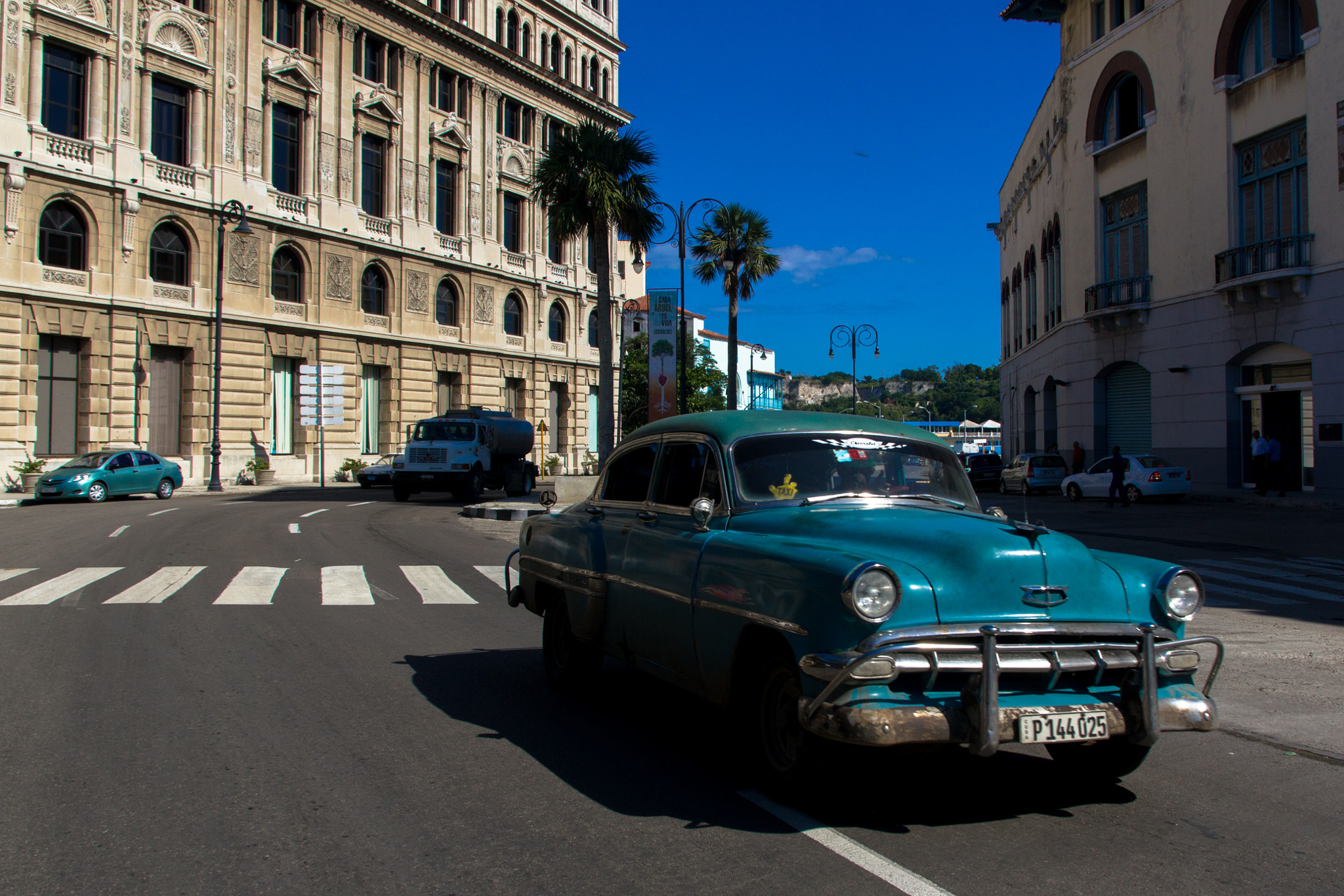 Canon EOS 550D (EOS Rebel T2i / EOS Kiss X4) sample photo. Classic car photography