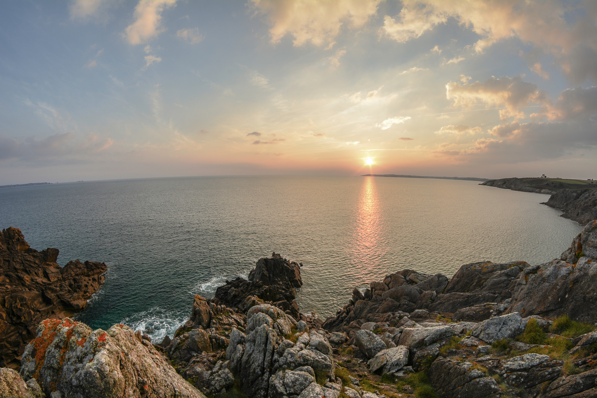 Nikon D5200 + Samyang 8mm F3.5 Aspherical IF MC Fisheye sample photo. Sunset in toul broch photography