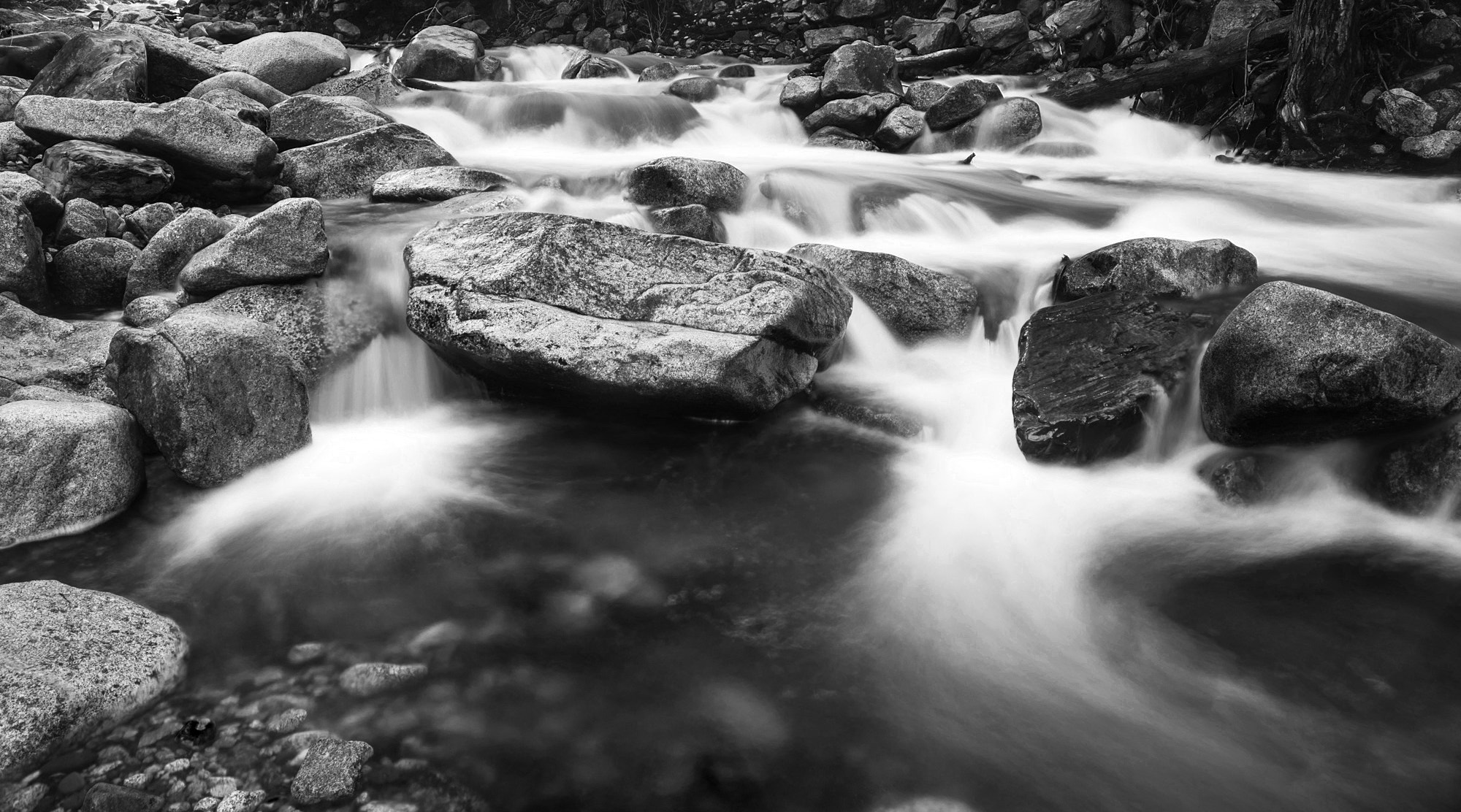 Nikon D750 + AF Nikkor 24mm f/2.8 sample photo. Between the boulders photography
