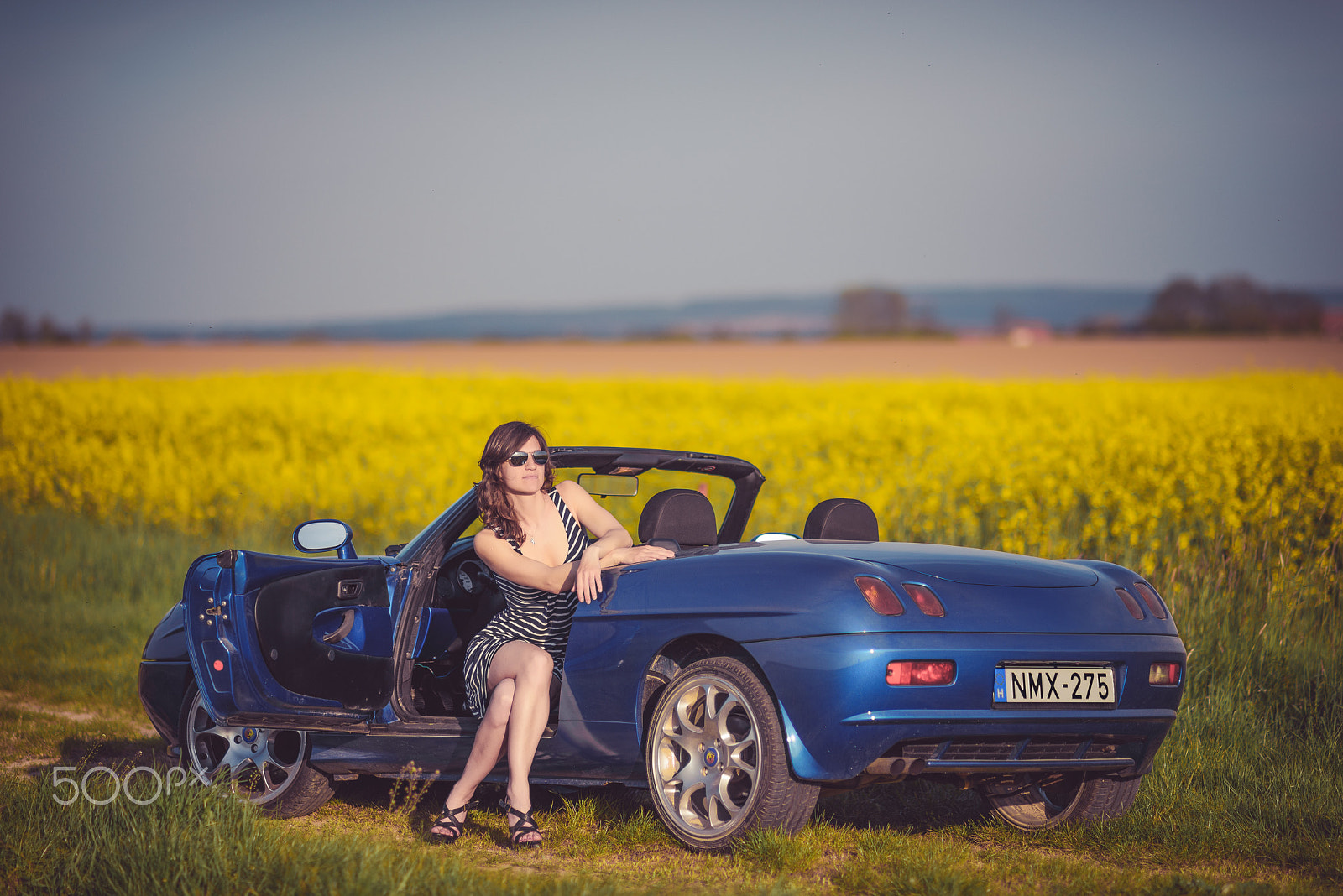 Nikon D810 + AF DC-Nikkor 135mm f/2 sample photo. Girls with a cabrio photography