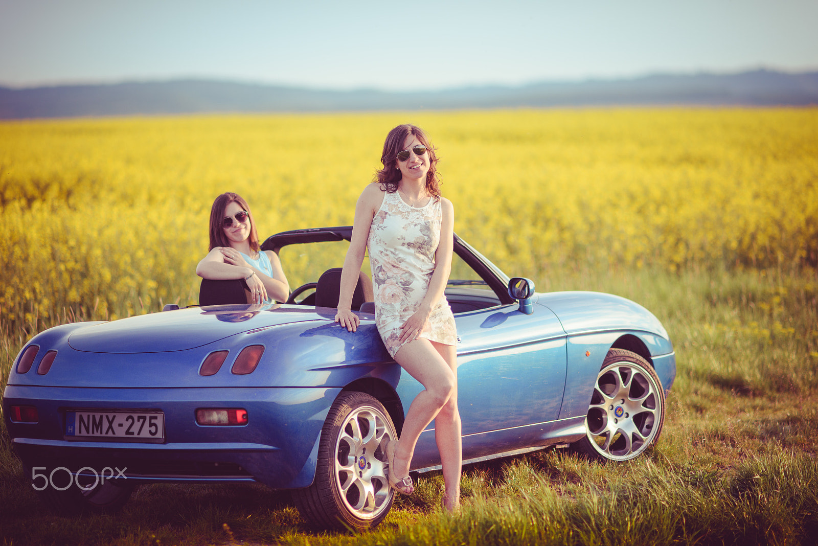 Nikon D810 + AF DC-Nikkor 135mm f/2 sample photo. Girls with a cabrio photography