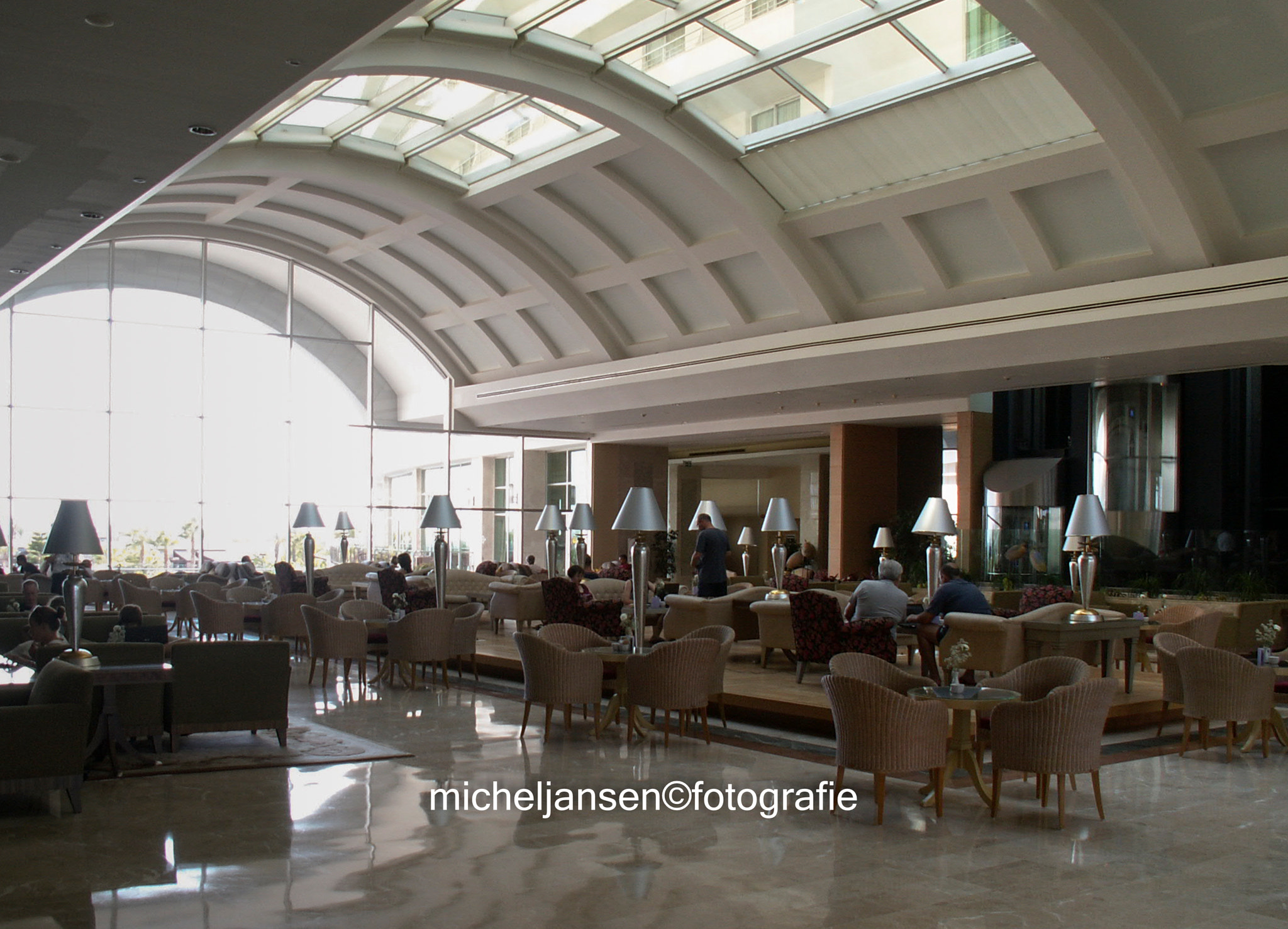 KONICA MINOLTA DiMAGE Z3 sample photo. Miracle resort photography