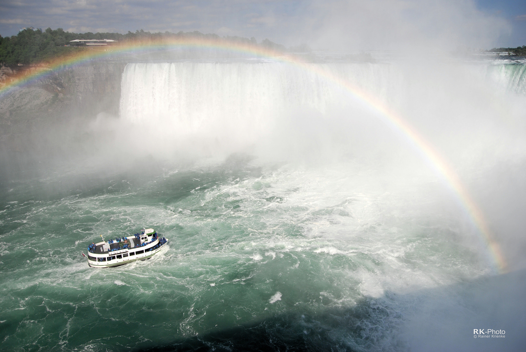 Nikon D80 + Tamron SP AF 17-50mm F2.8 XR Di II LD Aspherical (IF) sample photo. Niagara falls in kanada mit regenbogen und "maid of the mist" photography