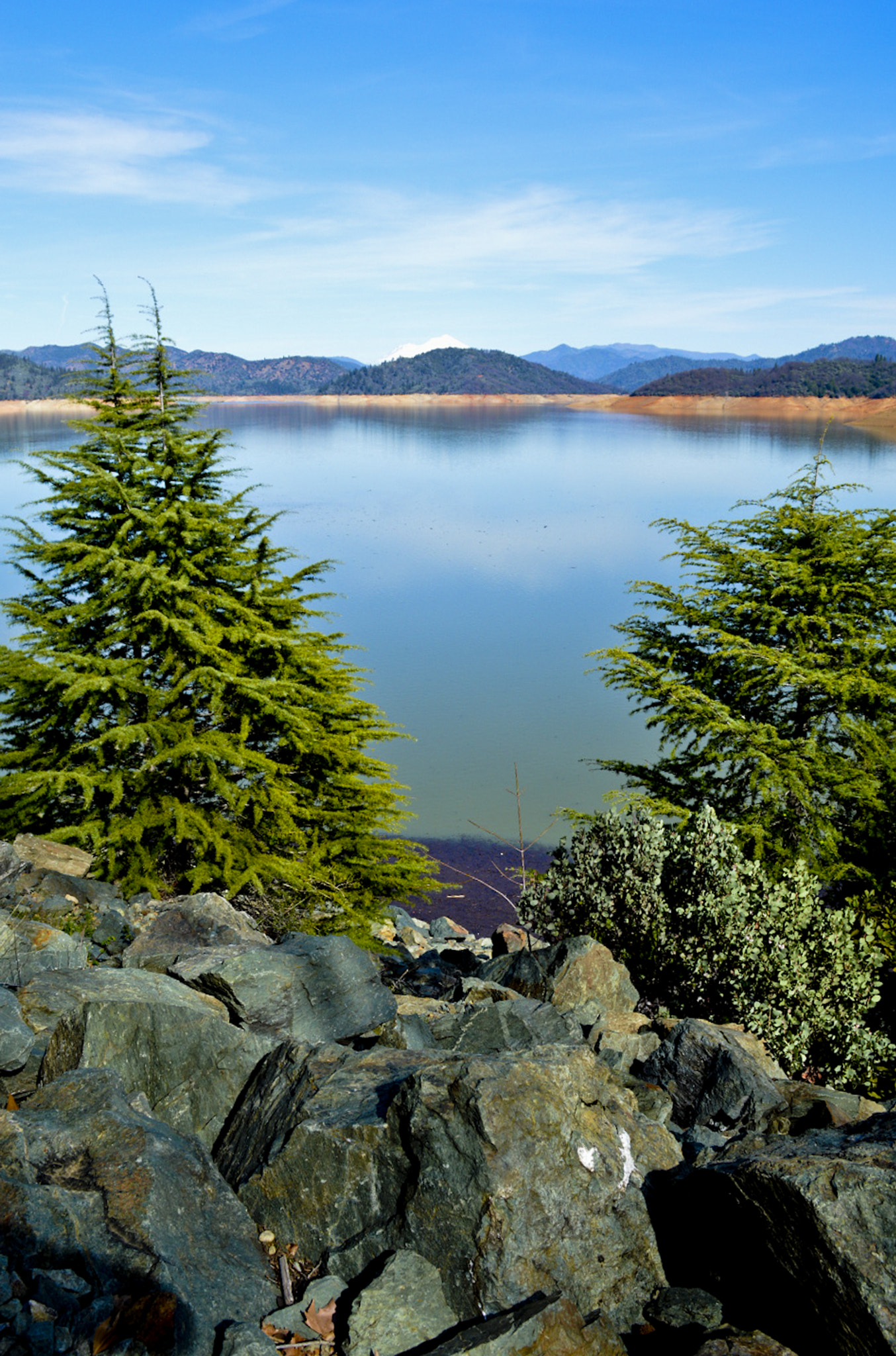 AF Zoom-Nikkor 35-105mm f/3.5-4.5 sample photo. Shasta dam photography