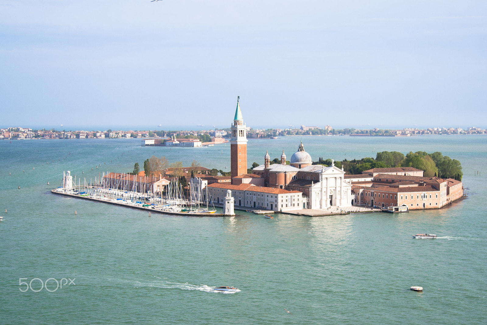 Canon EOS 1000D (EOS Digital Rebel XS / EOS Kiss F) + Canon EF 24-105mm F4L IS USM sample photo. Venice background photography