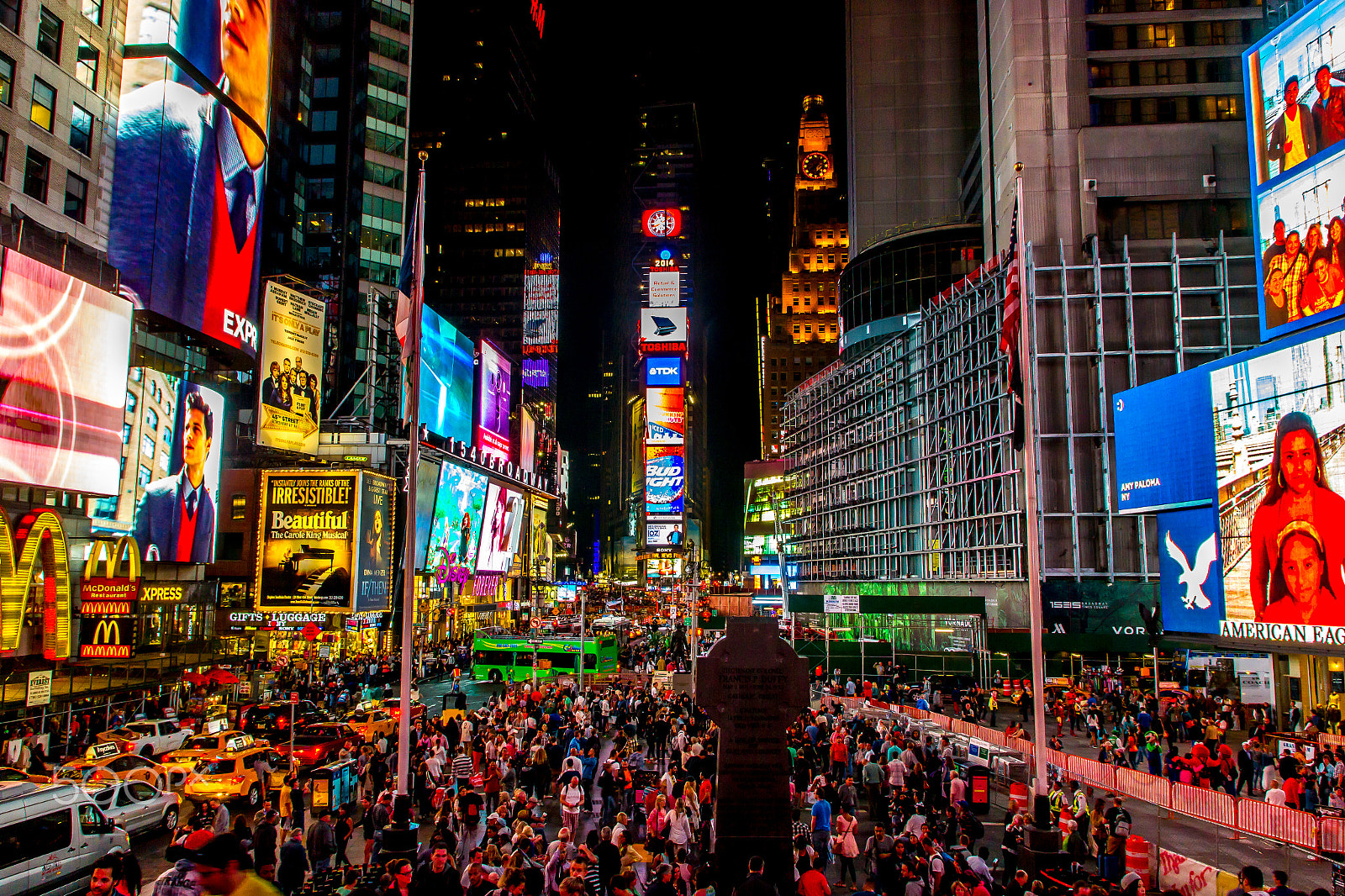 Sigma 17-70mm F2.8-4 DC Macro OS HSM sample photo. Times square by night photography