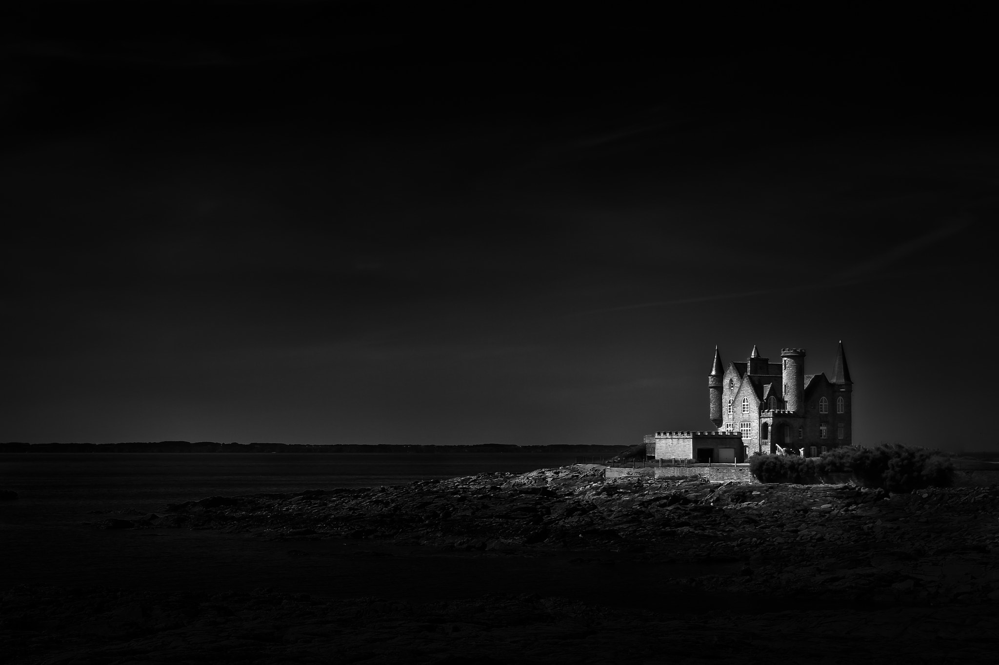 Canon EOS 400D (EOS Digital Rebel XTi / EOS Kiss Digital X) sample photo. Moonkissed breton castle photography