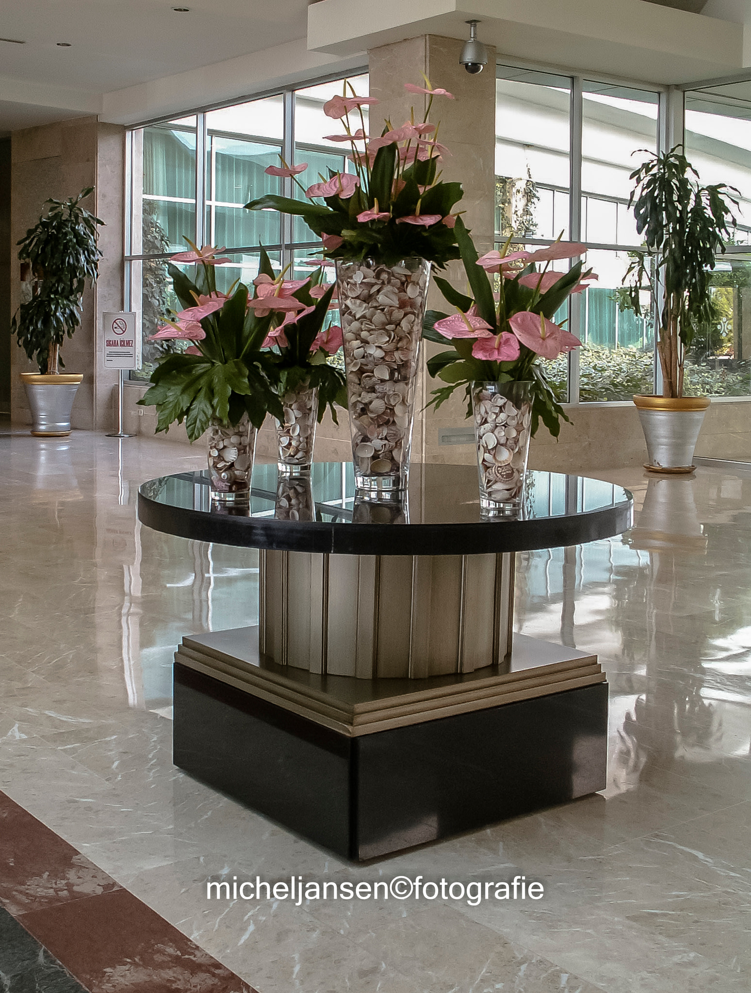 KONICA MINOLTA DiMAGE Z3 sample photo. The hall photography