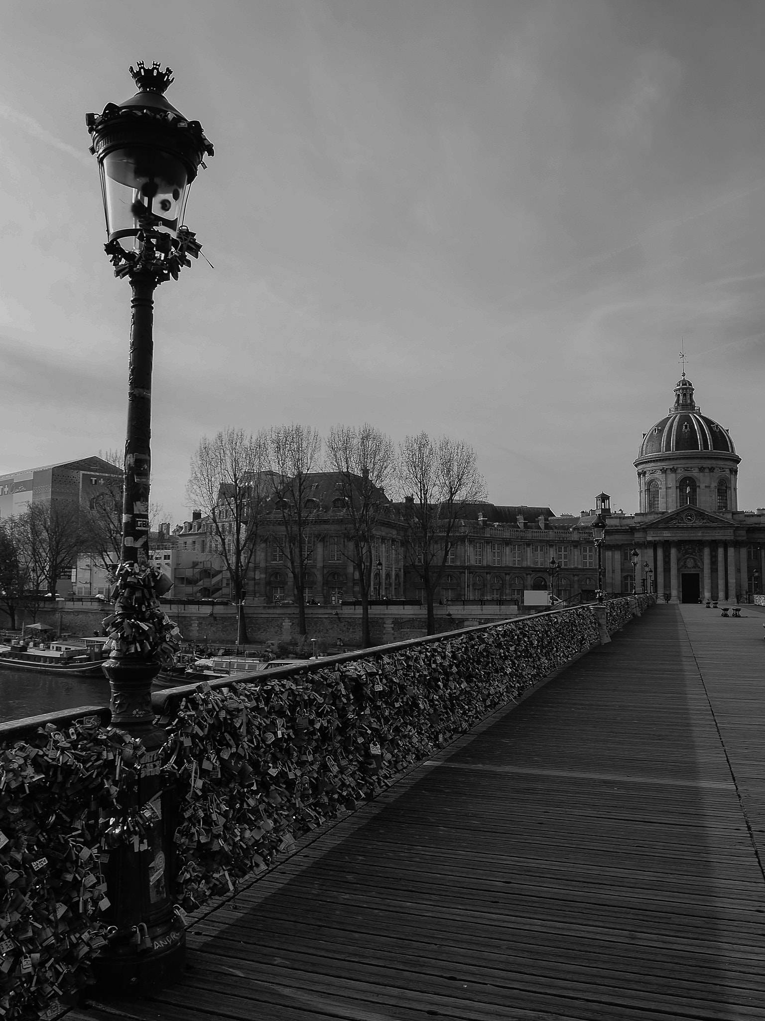 Olympus M.Zuiko Digital 14-42mm F3.5-5.6 II sample photo. Pont des arts photography